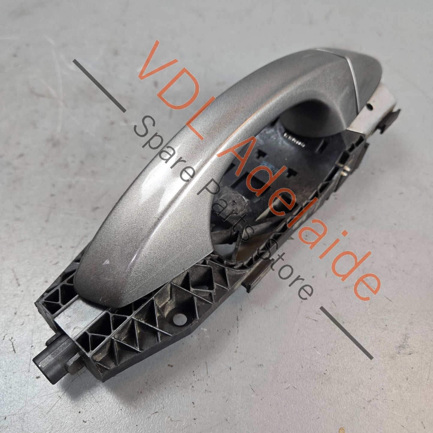 5G0837206Q    VW Golf R MK7 7.5 Kessy Exterior Door Handle Front Right Keyless Entry 5G0837206Q Limestone Grey