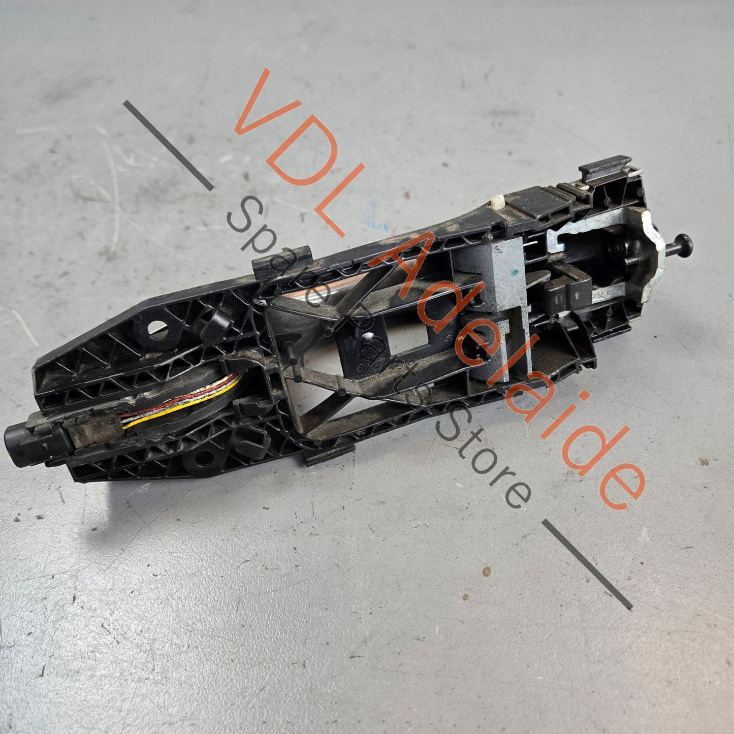 5G0837206Q    VW Golf R MK7 7.5 Kessy Exterior Door Handle Front Right Keyless Entry 5G0837206Q Limestone Grey