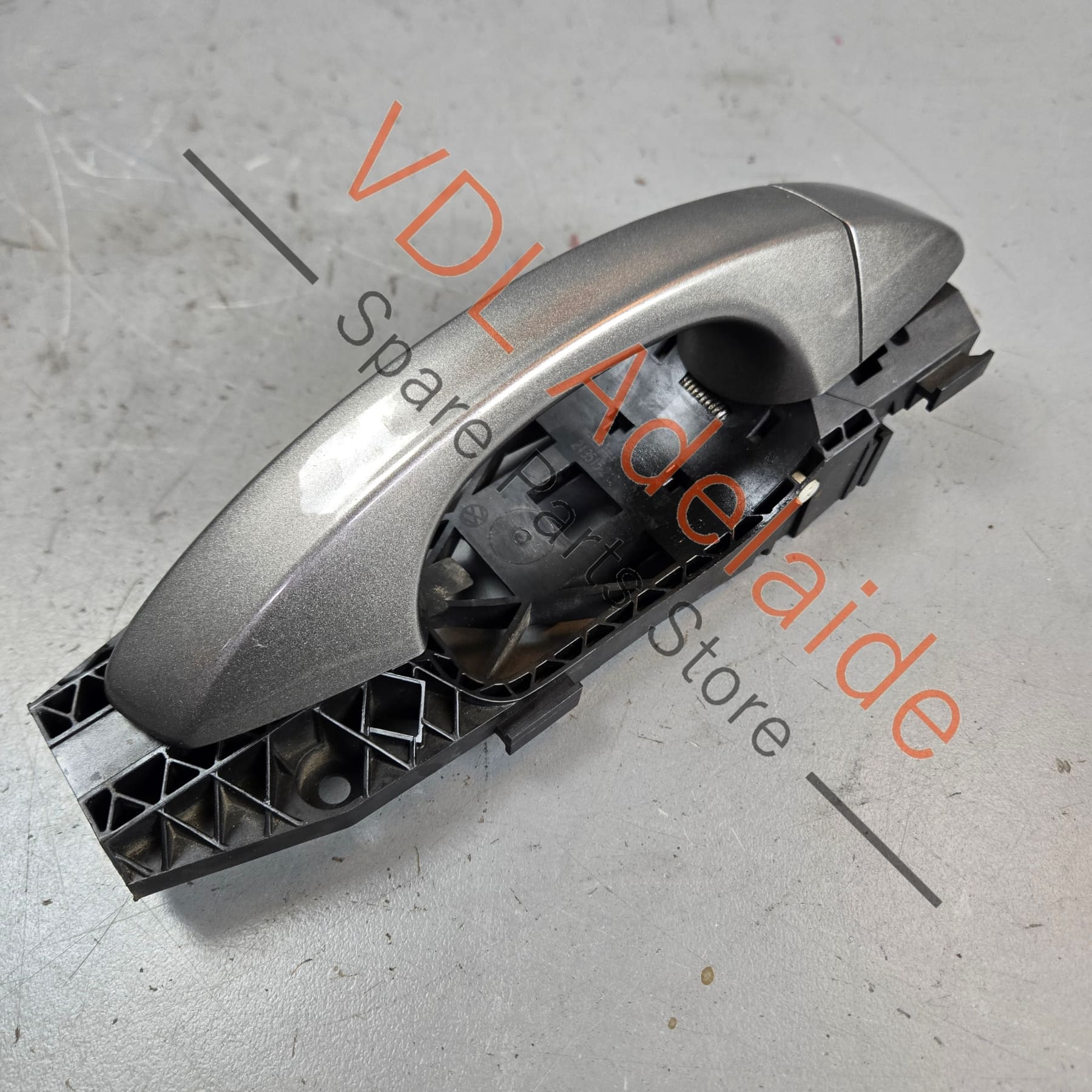 5G0837206N    VW Golf R MK7 7.5 Exterior Door Handle Right 5G0837206N Limestone Grey