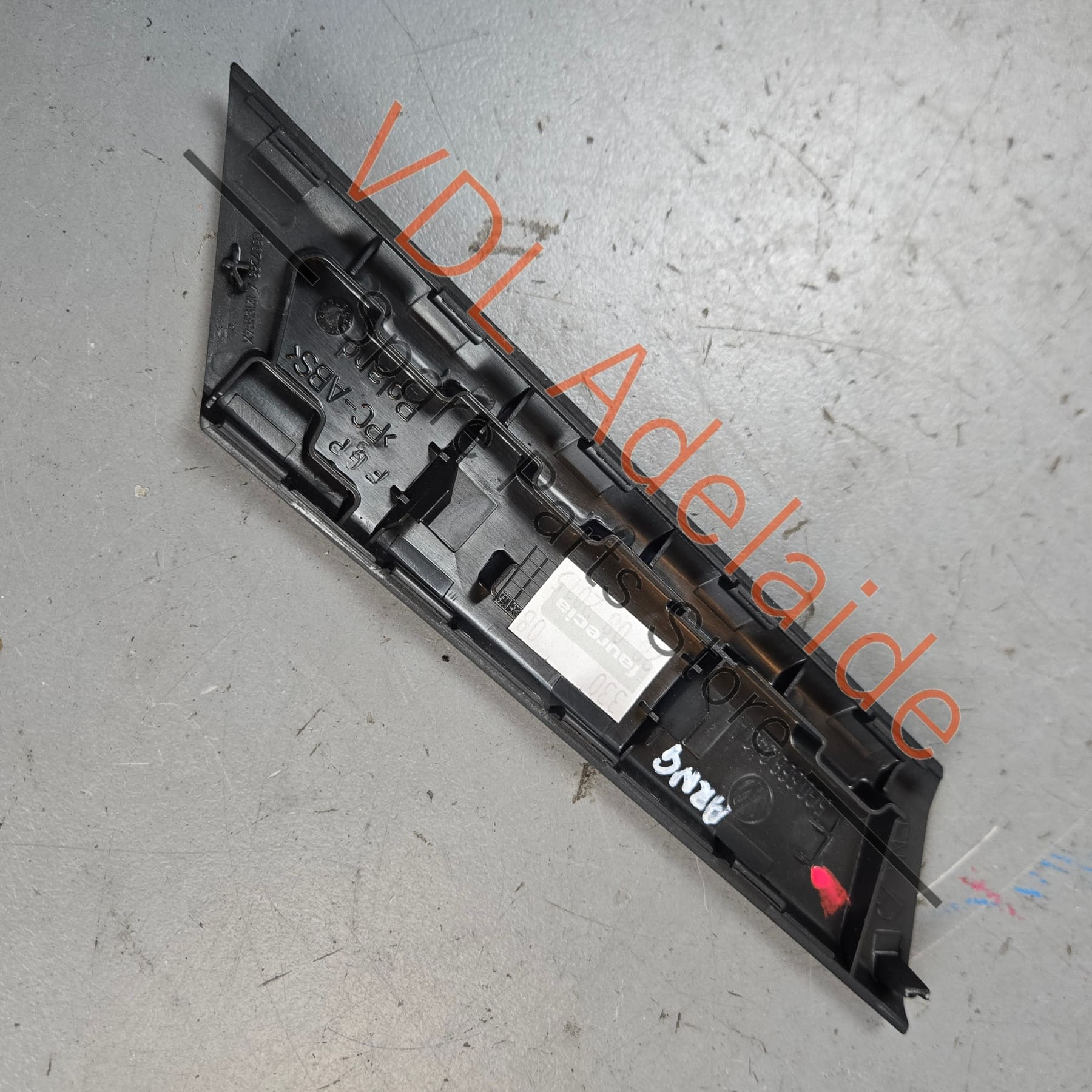 5G0868040A    VW Golf Mk7 Right Door Handle Trim Interior Door Pull 5G0868040A