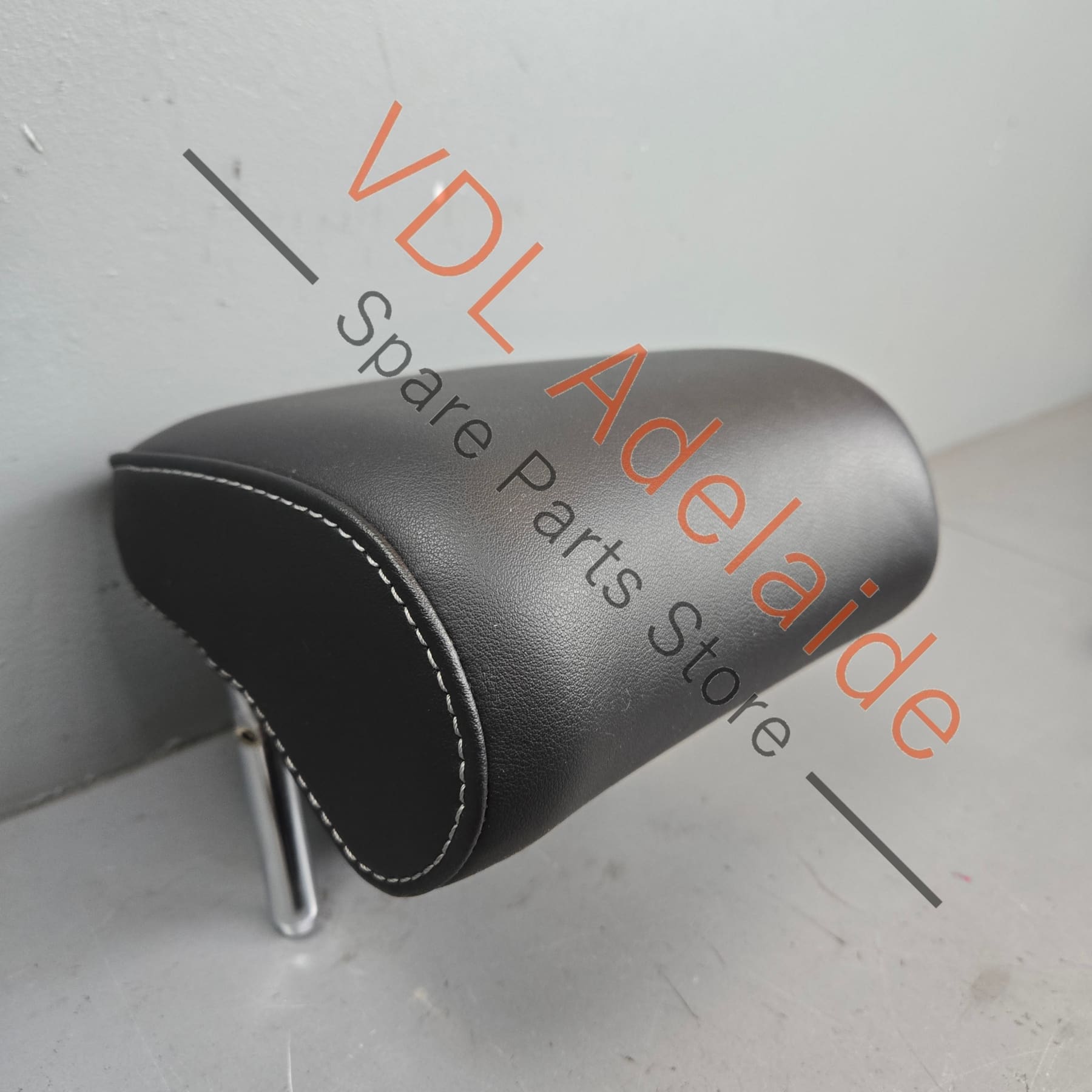 5G0885902TDYF 5G0885902T   VW Golf R MK7 Rear Middle Centre Headrest 5G0885902T DYF