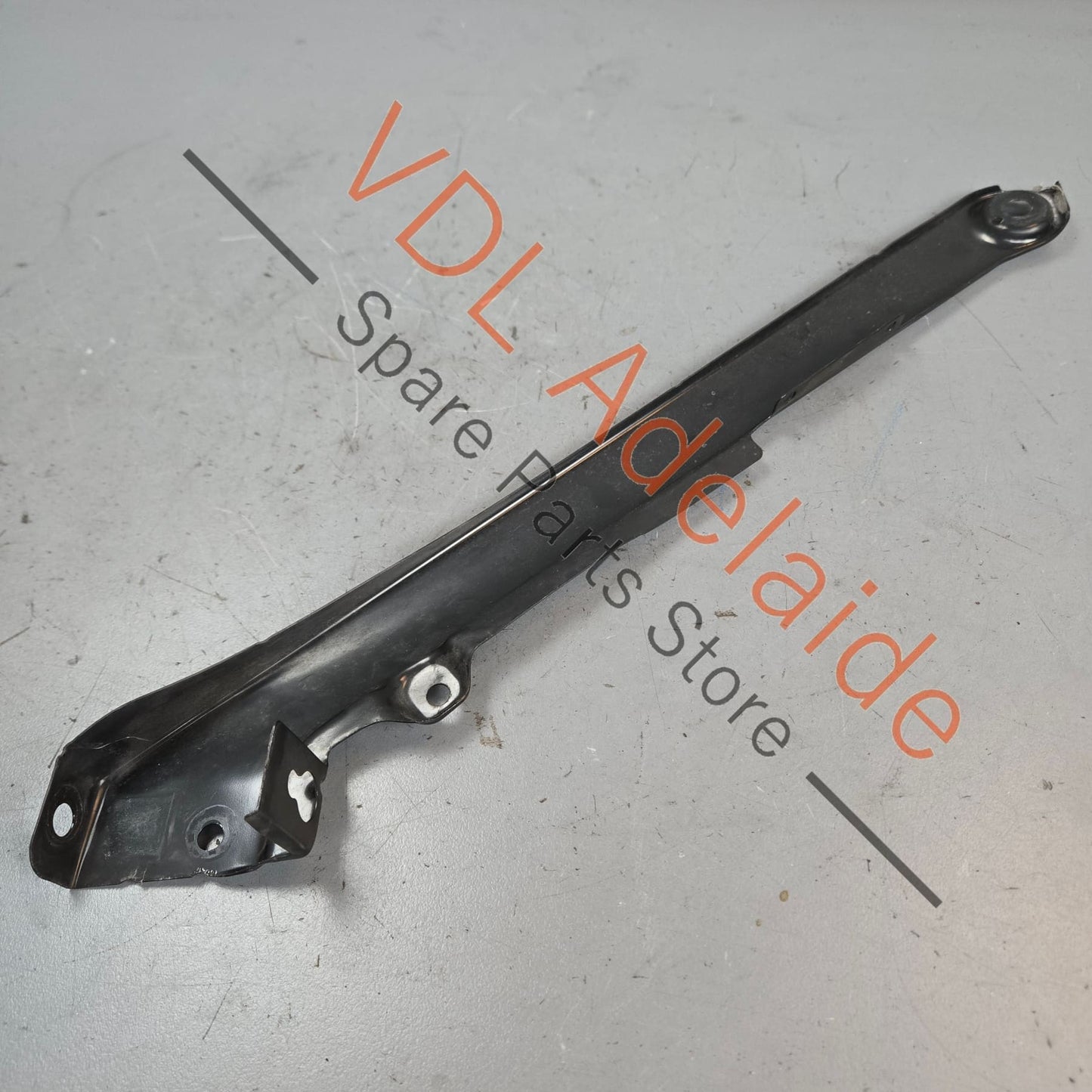 5G0805931    VW Golf MK7 Radiator Support Brace Metal Bracket Left above Headlight 5G0805931