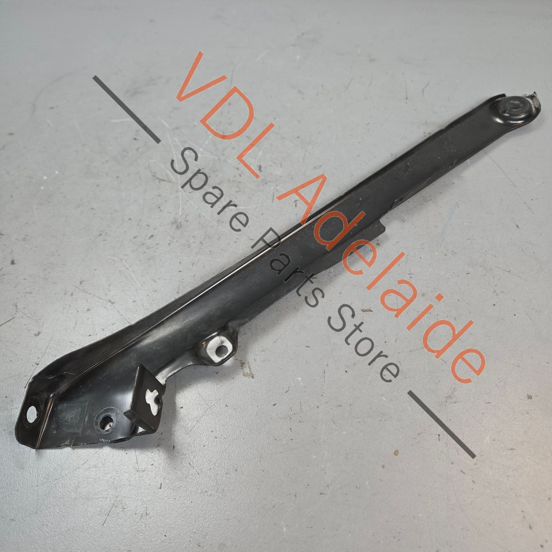 5G0805931    VW Golf MK7 Radiator Support Brace Metal Bracket Left above Headlight 5G0805931