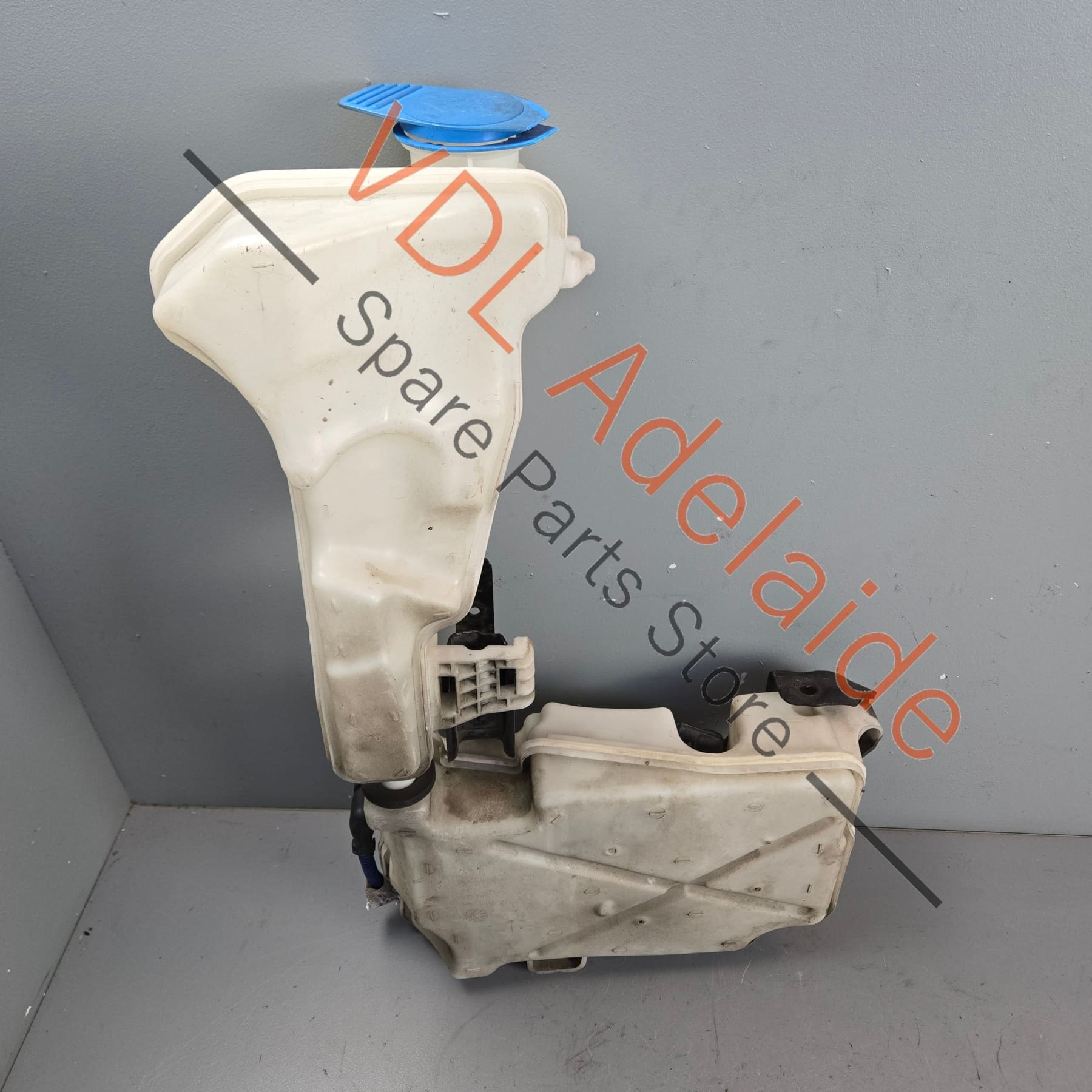5Q0955449AT 5Q0955453AM 
5Q0955453AK  VW Golf R MK7 Windscreen Washer Bottle Tank Reservoir System