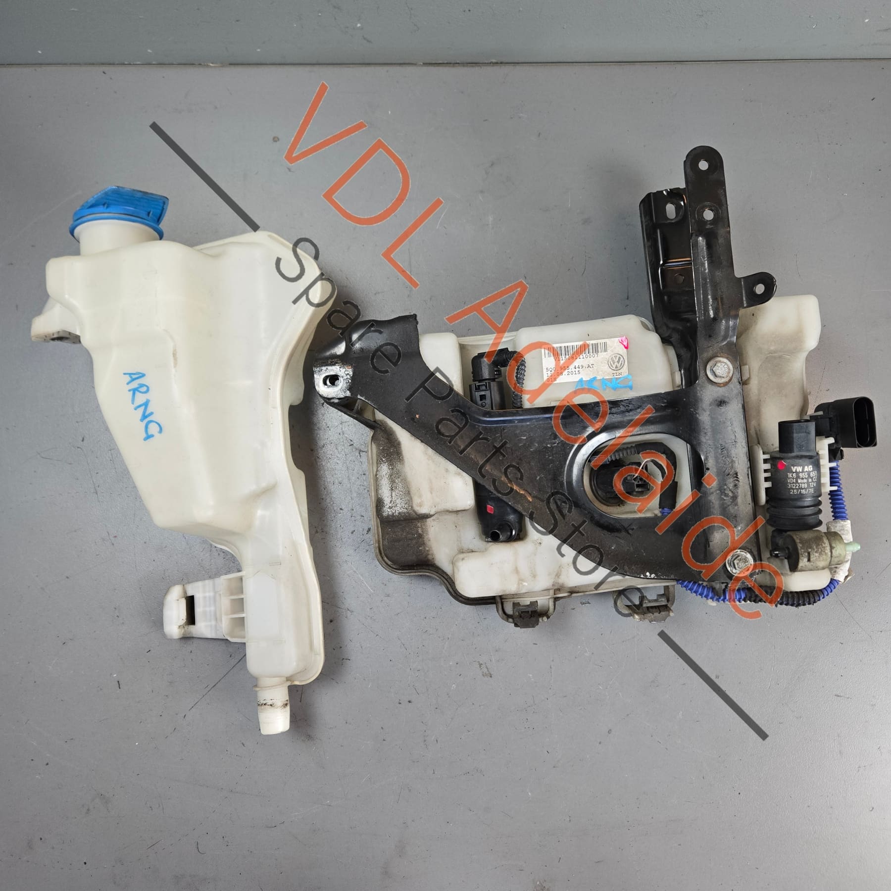 5Q0955449AT 5Q0955453AM 
5Q0955453AK  VW Golf R MK7 Windscreen Washer Bottle Tank Reservoir System