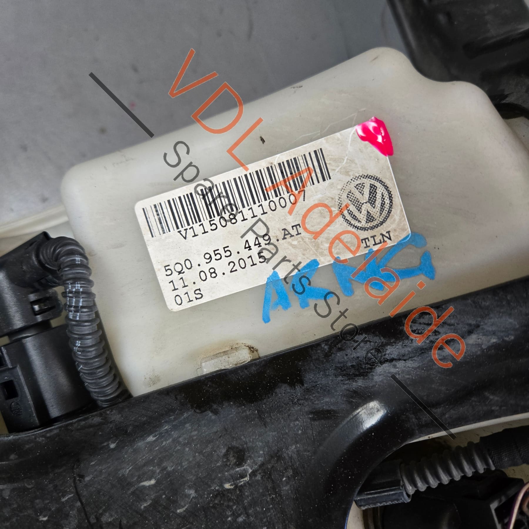 5Q0955449AT 5Q0955453AM 
5Q0955453AK  VW Golf R MK7 Windscreen Washer Bottle Tank Reservoir System