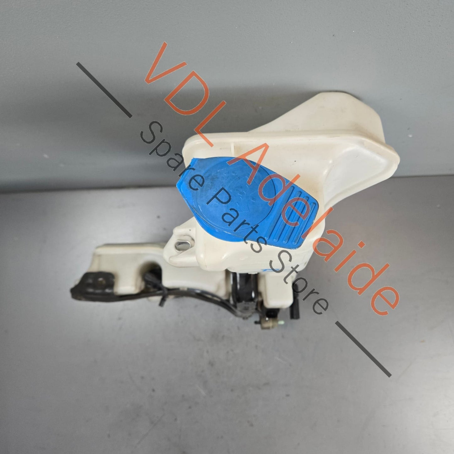 5Q0955449AT 5Q0955453AM 
5Q0955453AK  VW Golf R MK7 Windscreen Washer Bottle Tank Reservoir System