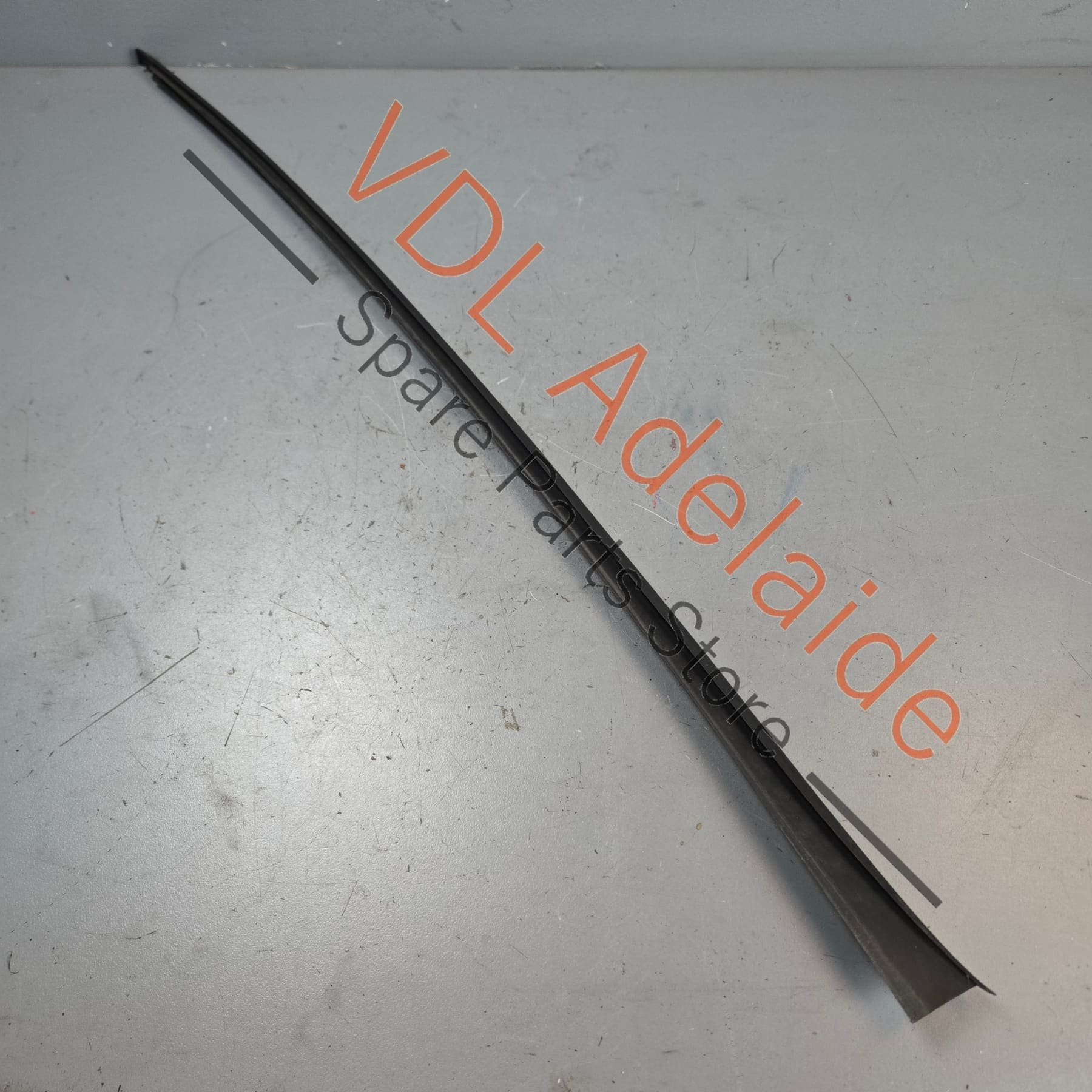 5G0854327A 5G0854327B   VW Golf MK7 Left Windscreen Water Deflector Edge Strip Trim Air Guide 5G0854327B