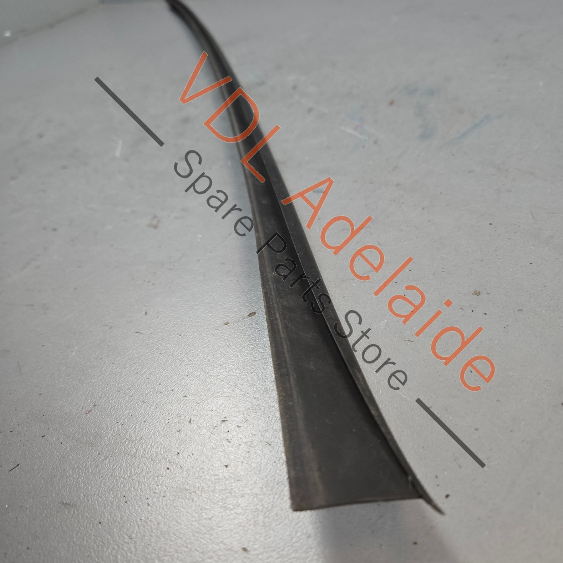 5G0854327A 5G0854327B   VW Golf MK7 Left Windscreen Water Deflector Edge Strip Trim Air Guide 5G0854327B
