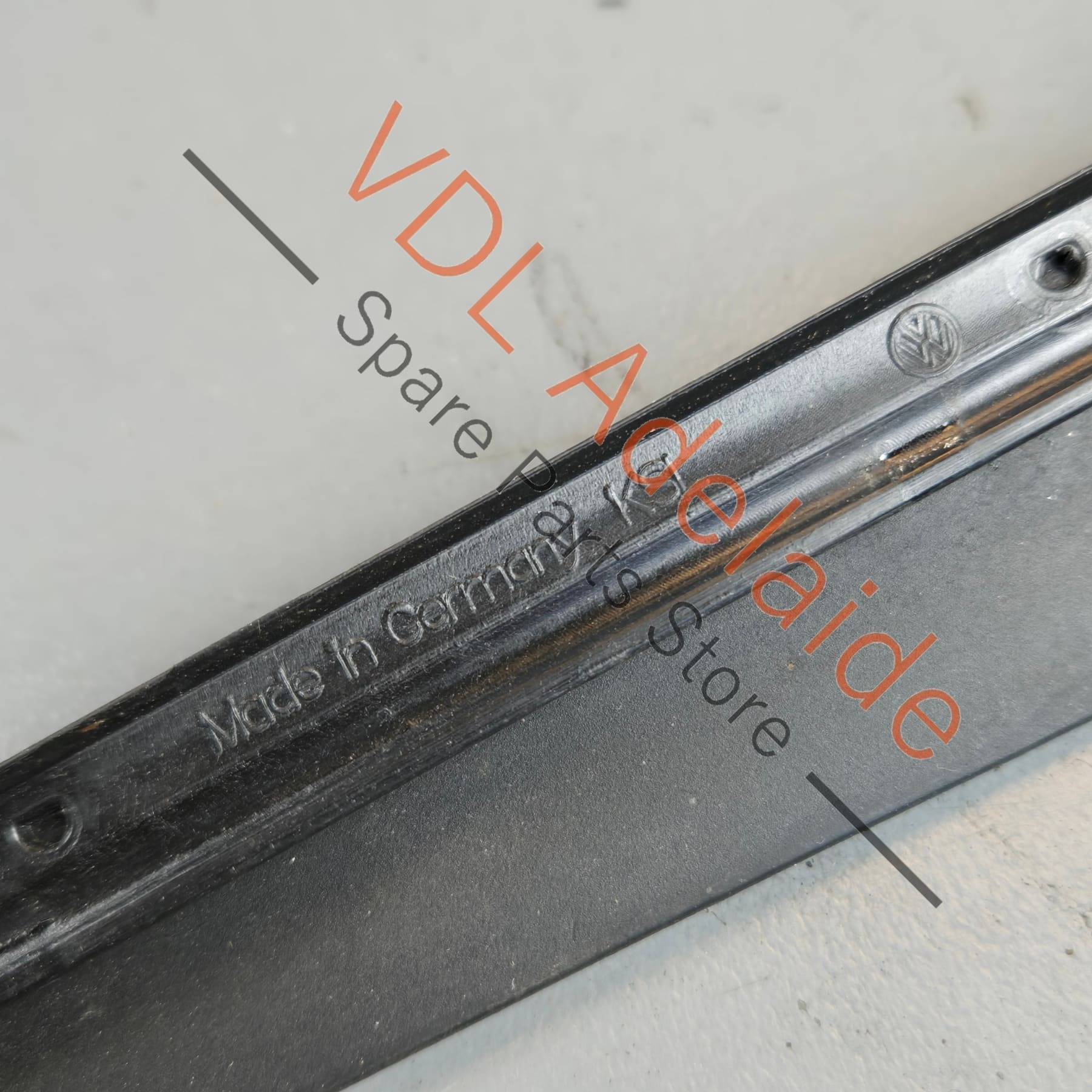 5G0854328B 5G0854328A   VW Golf MK7 Right Windscreen Water Deflector Edge Strip Trim Air Guide 5G0854328B