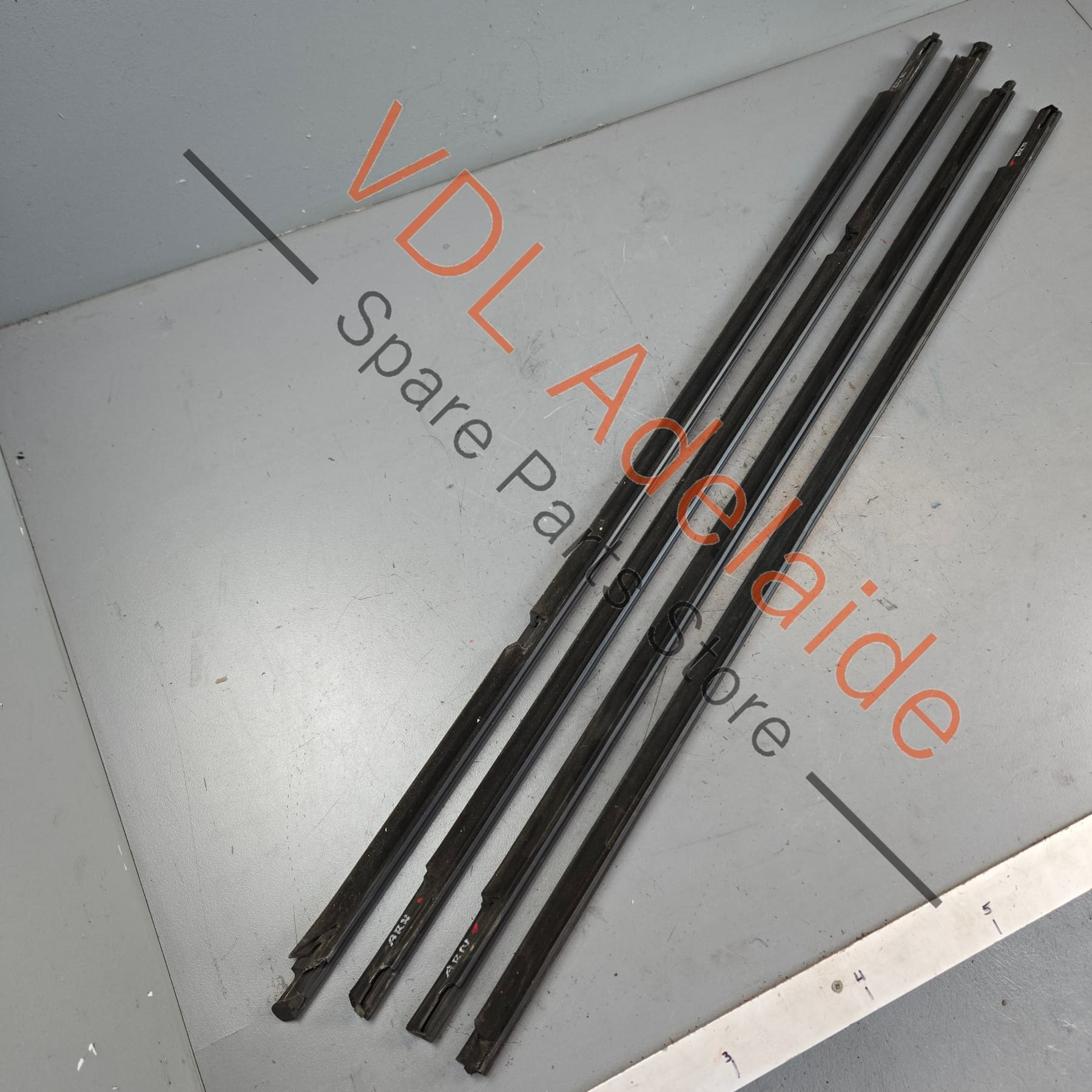 5G4837477D 5G4837478D 5G6839477D 5G6839478D VW Golf MK7 Window Aperture Slot Seal Lower Moulding for Door Set of 4