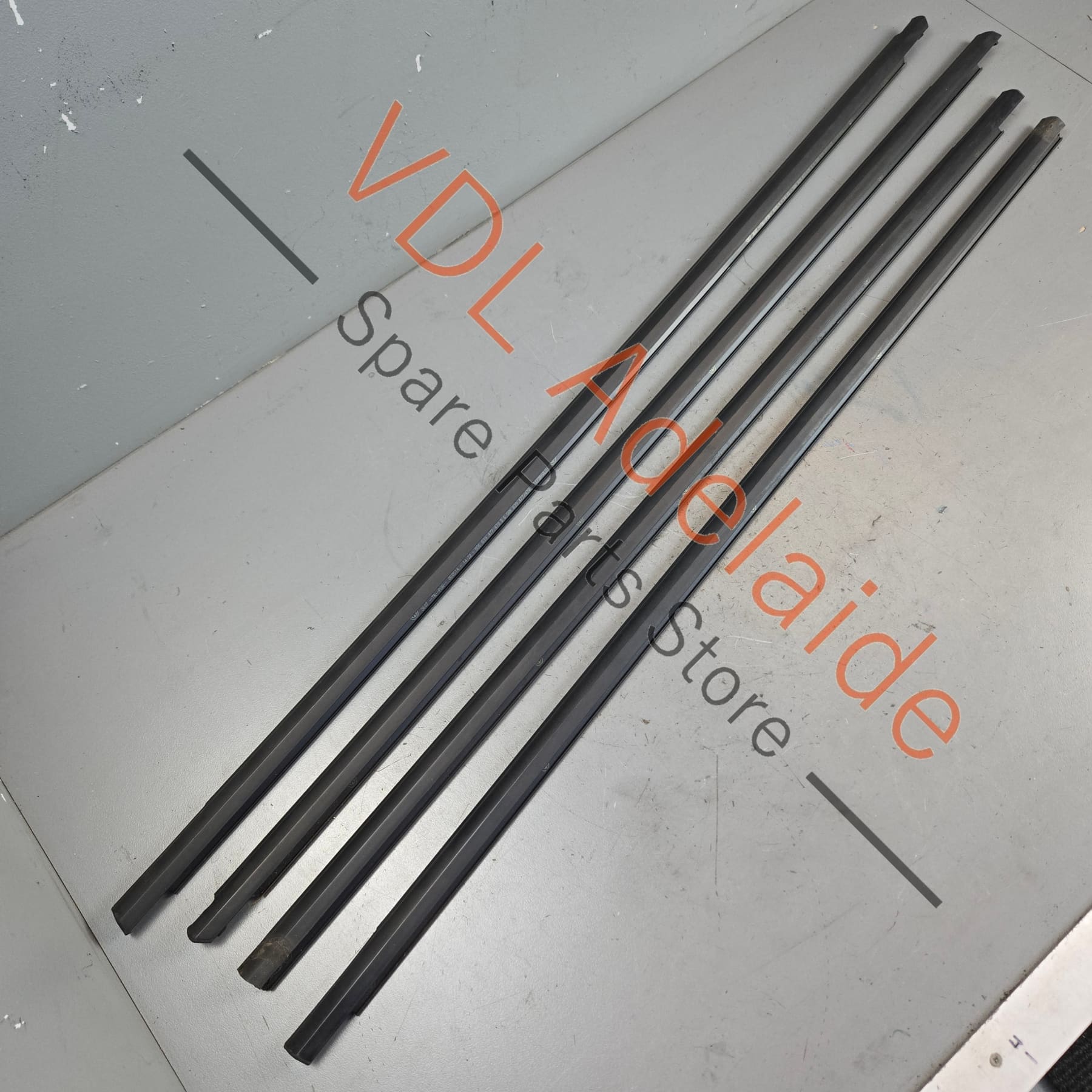 5G4837477D 5G4837478D 5G6839477D 5G6839478D VW Golf MK7 Window Aperture Slot Seal Lower Moulding for Door Set of 4