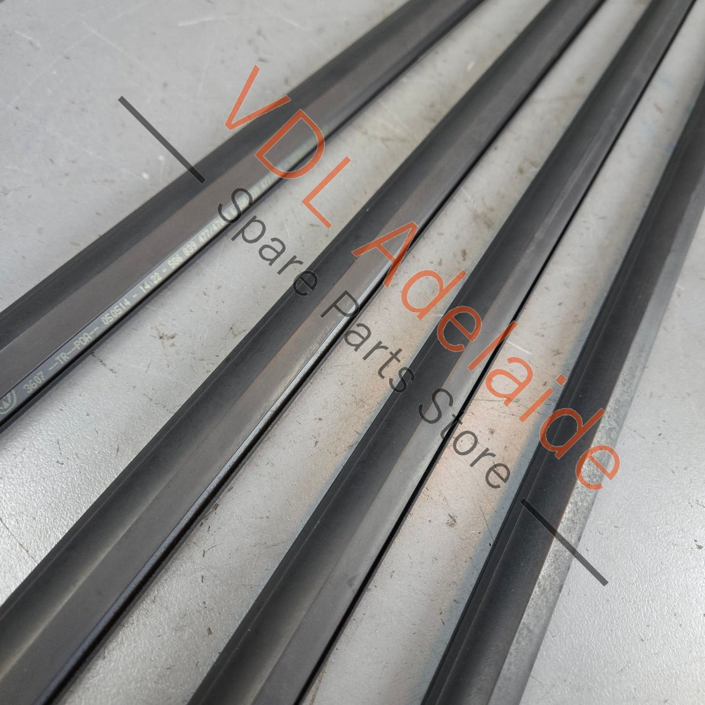 5G4837477D 5G4837478D 5G6839477D 5G6839478D VW Golf MK7 Window Aperture Slot Seal Lower Moulding for Door Set of 4