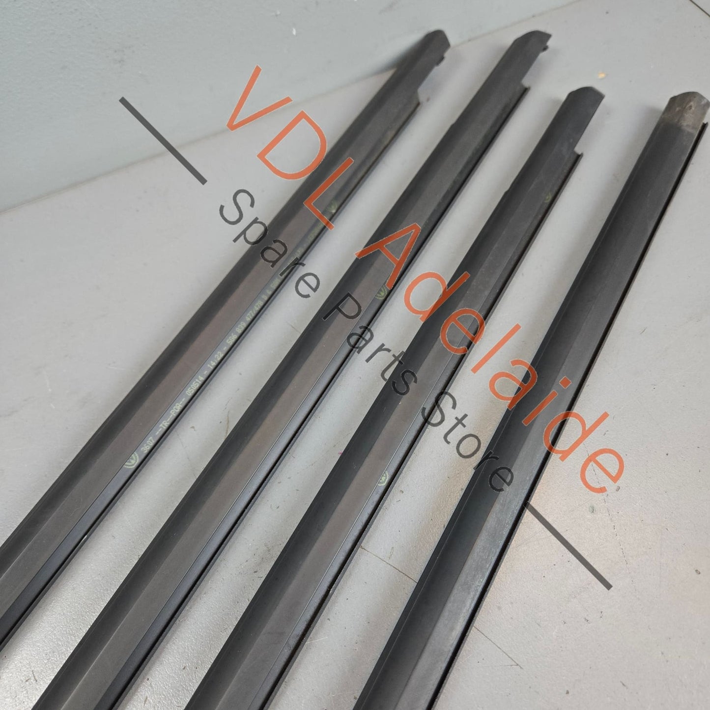 5G4837477D 5G4837478D 5G6839477D 5G6839478D VW Golf MK7 Window Aperture Slot Seal Lower Moulding for Door Set of 4