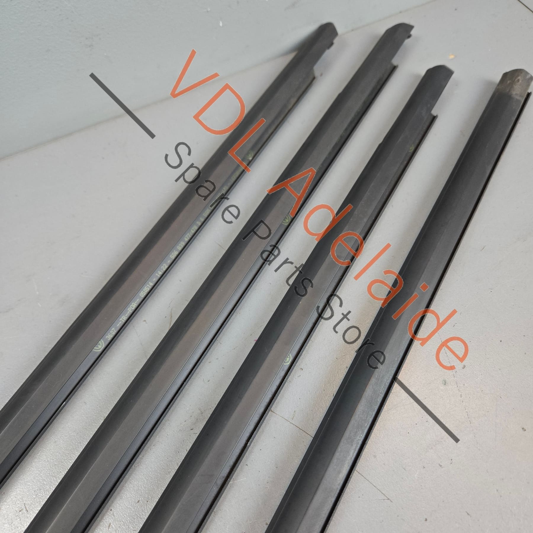 5G4837477D 5G4837478D 5G6839477D 5G6839478D VW Golf MK7 Window Aperture Slot Seal Lower Moulding for Door Set of 4