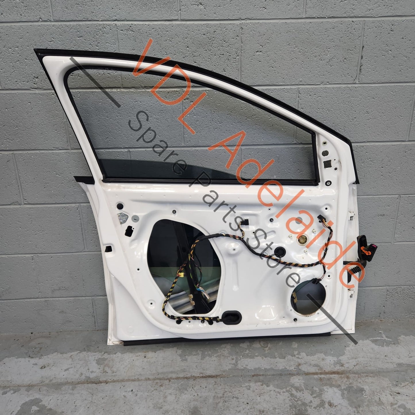 6R4831055J    VW Polo 6R Front Left Door Shell Panel Candy White B4 / B9A