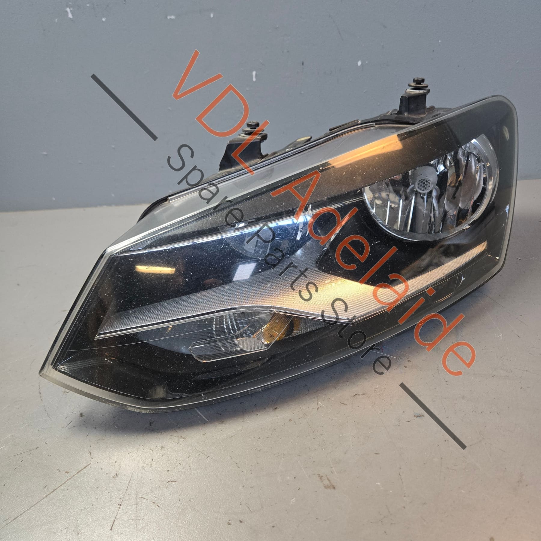 6R2941007F    VW Polo 6R Halogen Headlight Left 6R2941007F