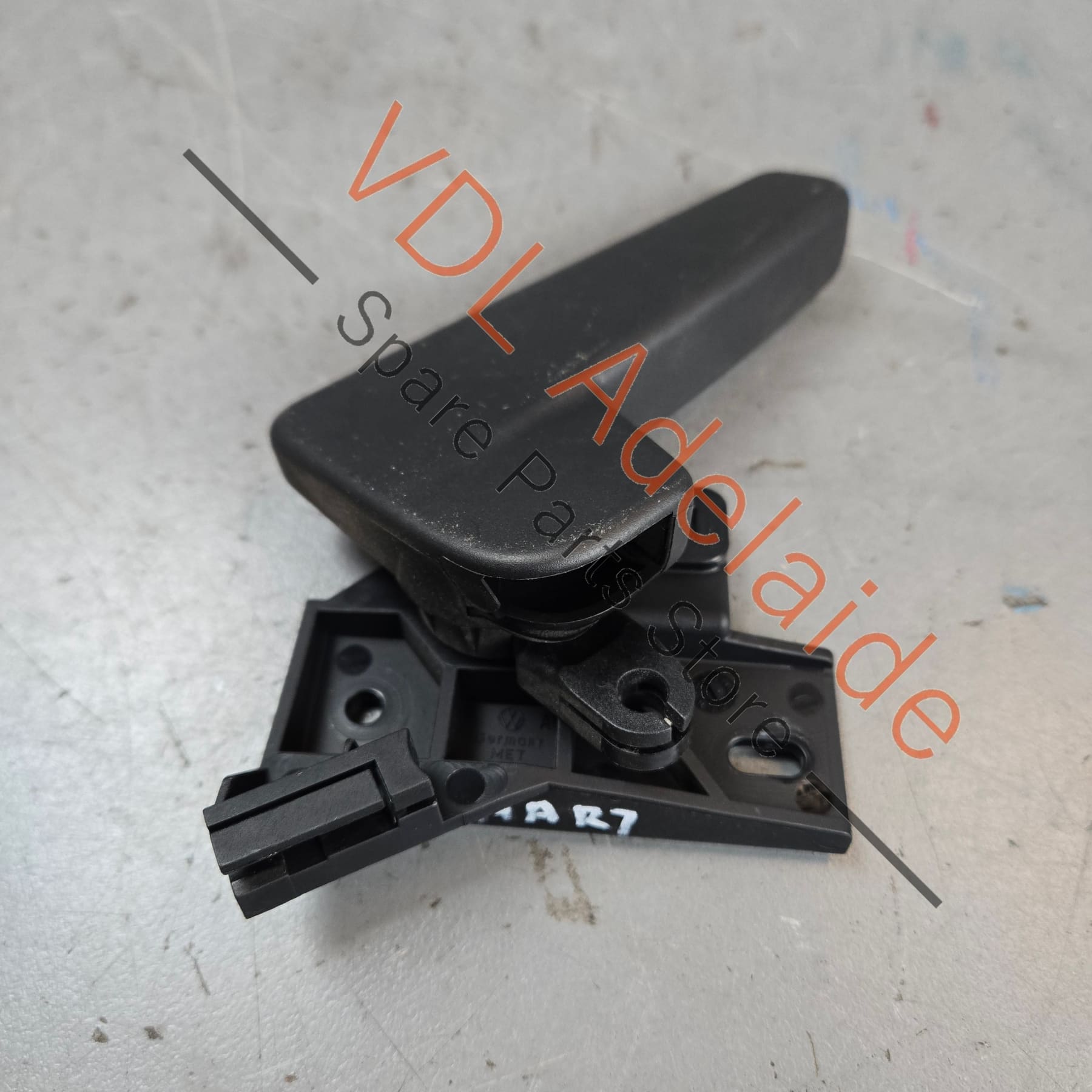 3C2823633A 3C2823533   VW Polo 6R Bonnet Release Handle Lever 3C2823633A