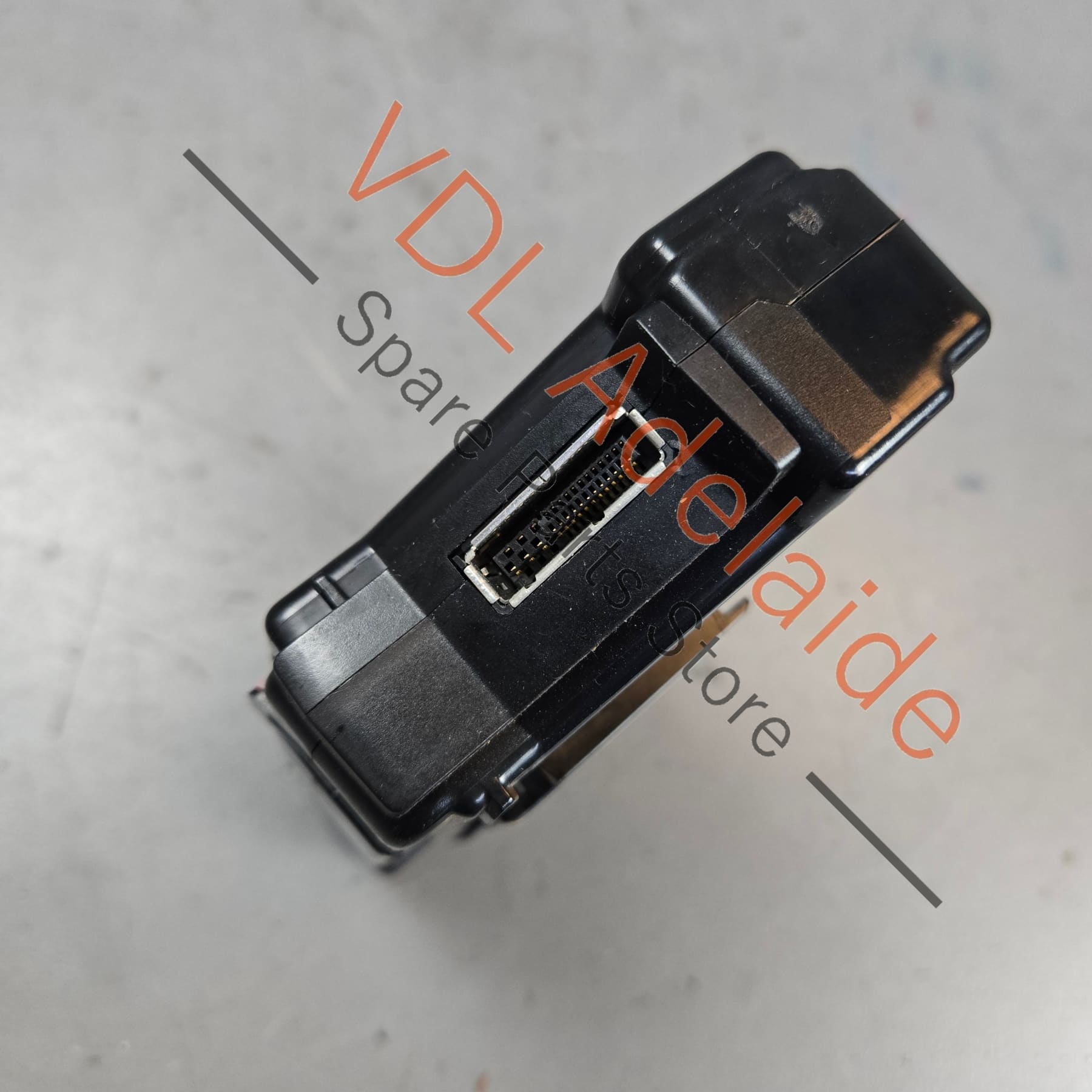5N0035342E    VW Polo Multimedia Interface Box Media-In Control Unit 5N0035342E
