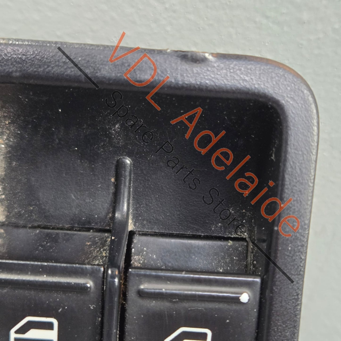 1K4959857B    Genuine VW Polo Golf Power Window Switch for Drivers Door 1K4959857B