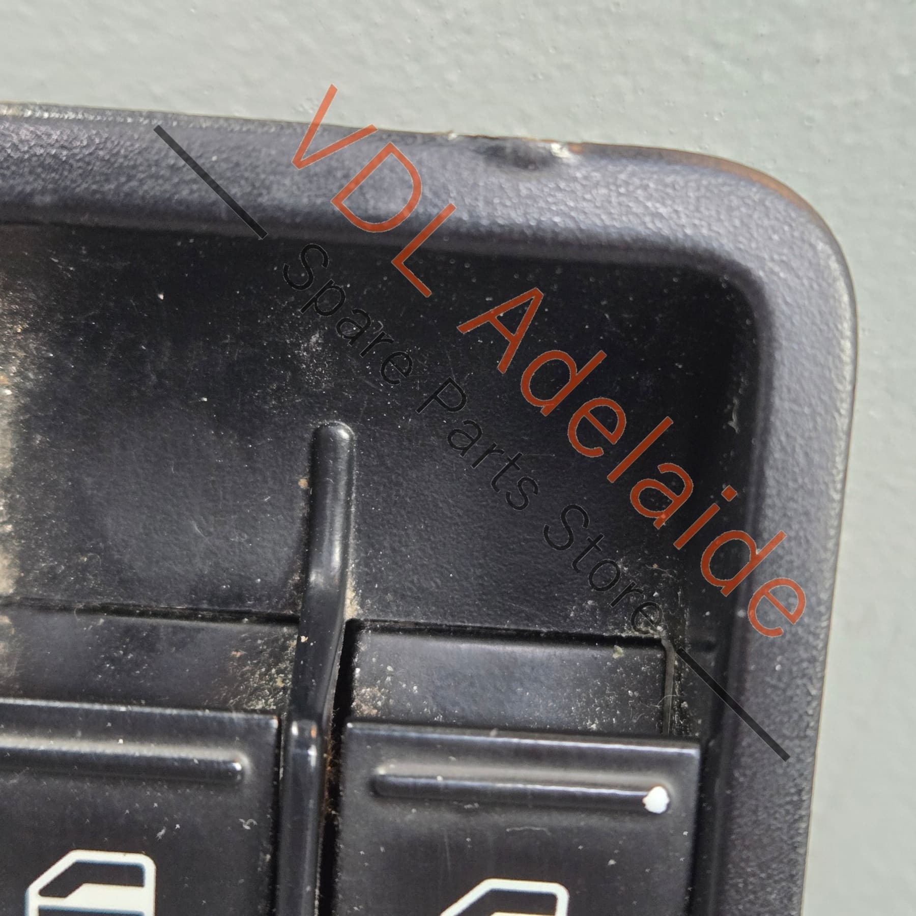 1K4959857B    Genuine VW Polo Golf Power Window Switch for Drivers Door 1K4959857B