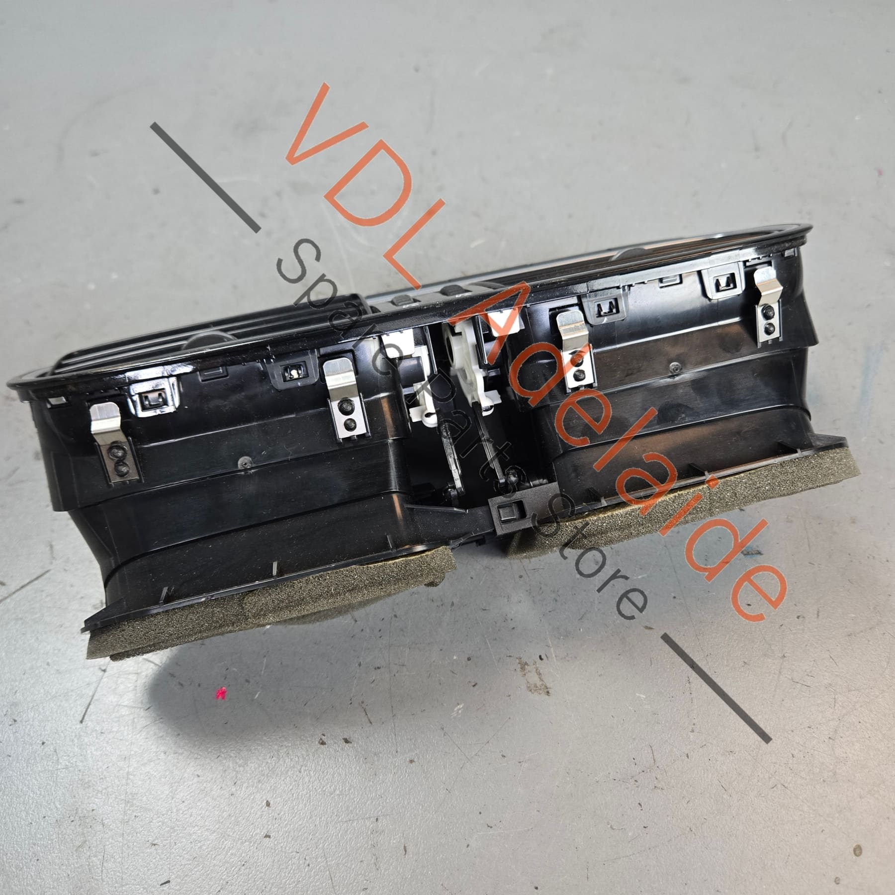 6RF819728CN0R    VW Polo MK5 6R Gti Centre Air Vent for Air Conditioning 6RF819728C N0R Gloss Black