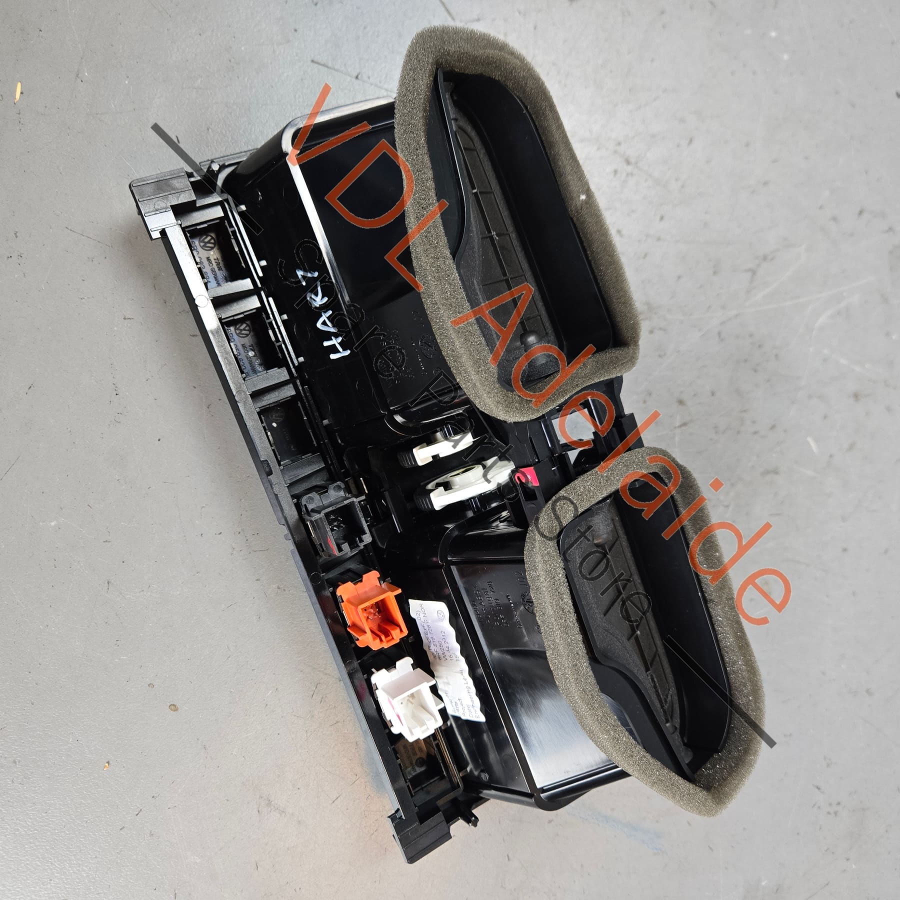 6RF819728CN0R    VW Polo MK5 6R Gti Centre Air Vent for Air Conditioning 6RF819728C N0R Gloss Black