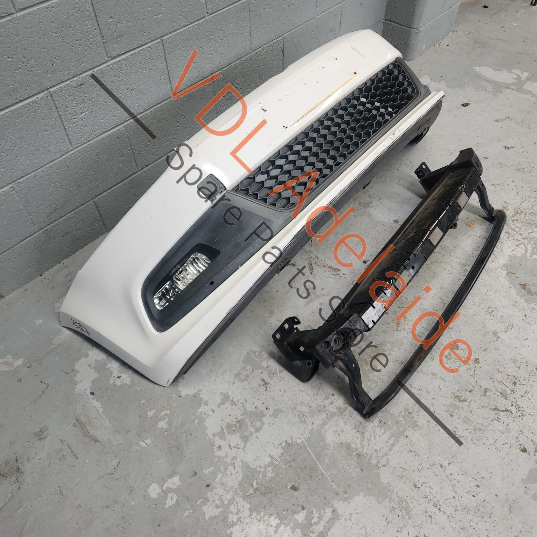 6R0807221HGRU 6R0805915D9B9   VW Polo MK5 6R Gti Front Bumper & Grille Assembly with Reo Candy White B4 / B9A
