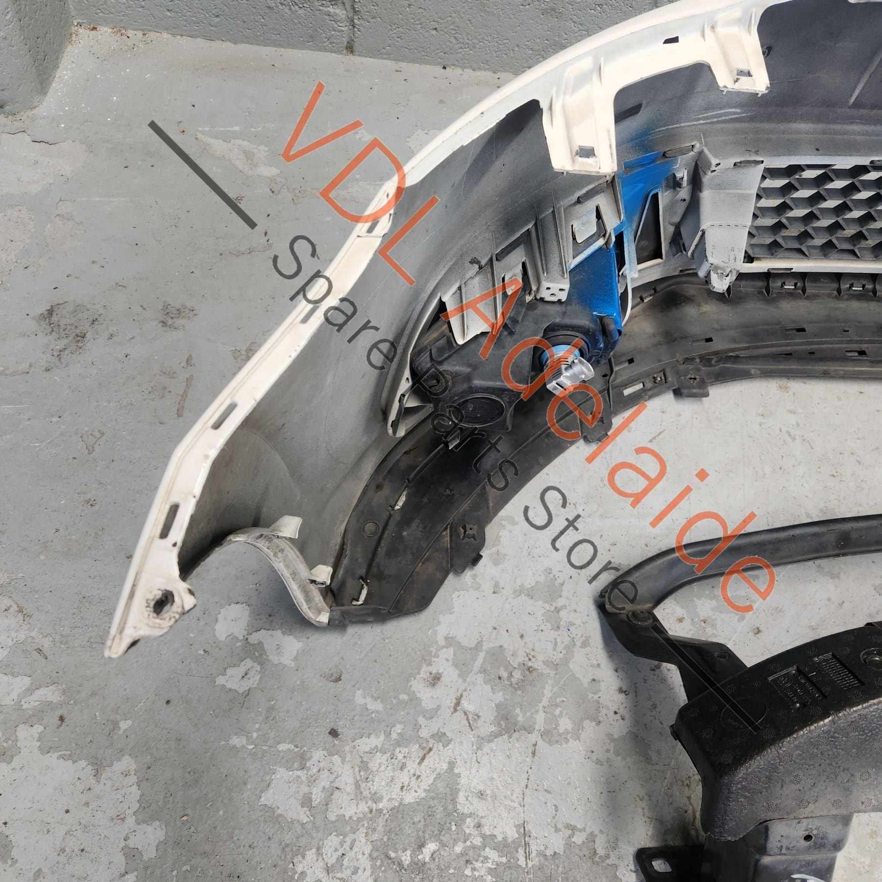 6R0807221HGRU 6R0805915D9B9   VW Polo MK5 6R Gti Front Bumper & Grille Assembly with Reo Candy White B4 / B9A