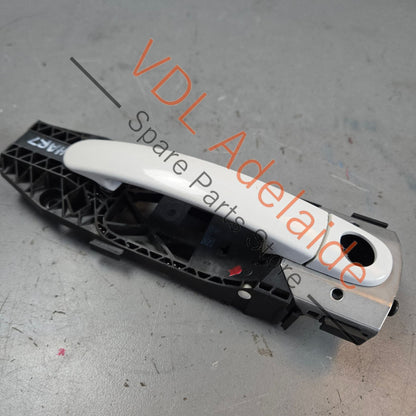 5N0837205M 5N0837885H   VW Polo MK5 Front Right Door Handle with Mounting Bracket 5N0837885H 5N0837205M Candy White B4 / B9A