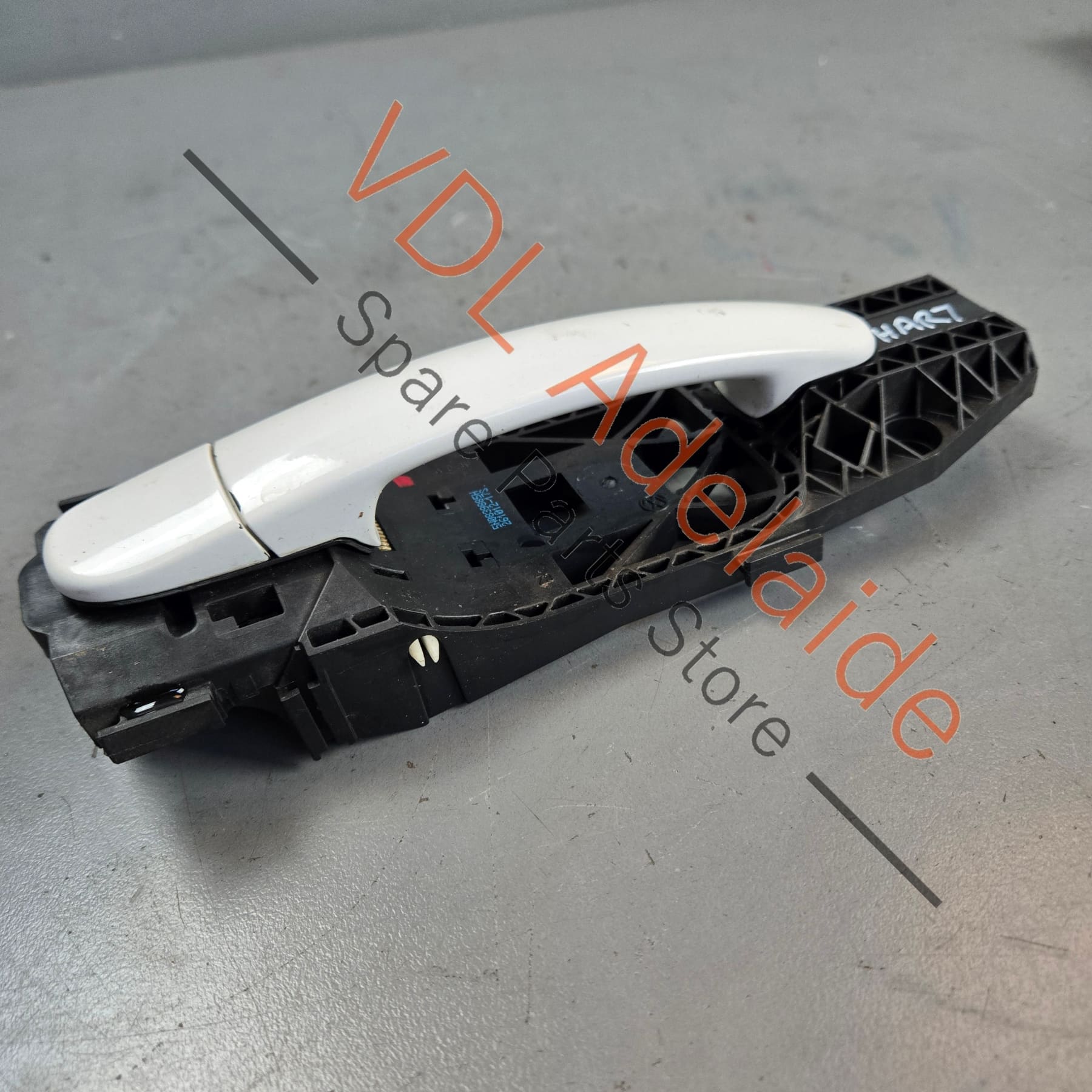 5N0839885H 5N0837885H   VW Polo MK5 Front or Rear Passenger Door Handle with Mounting Bracket 5N0839885H 5N0837205M Candy White B4 / B9A