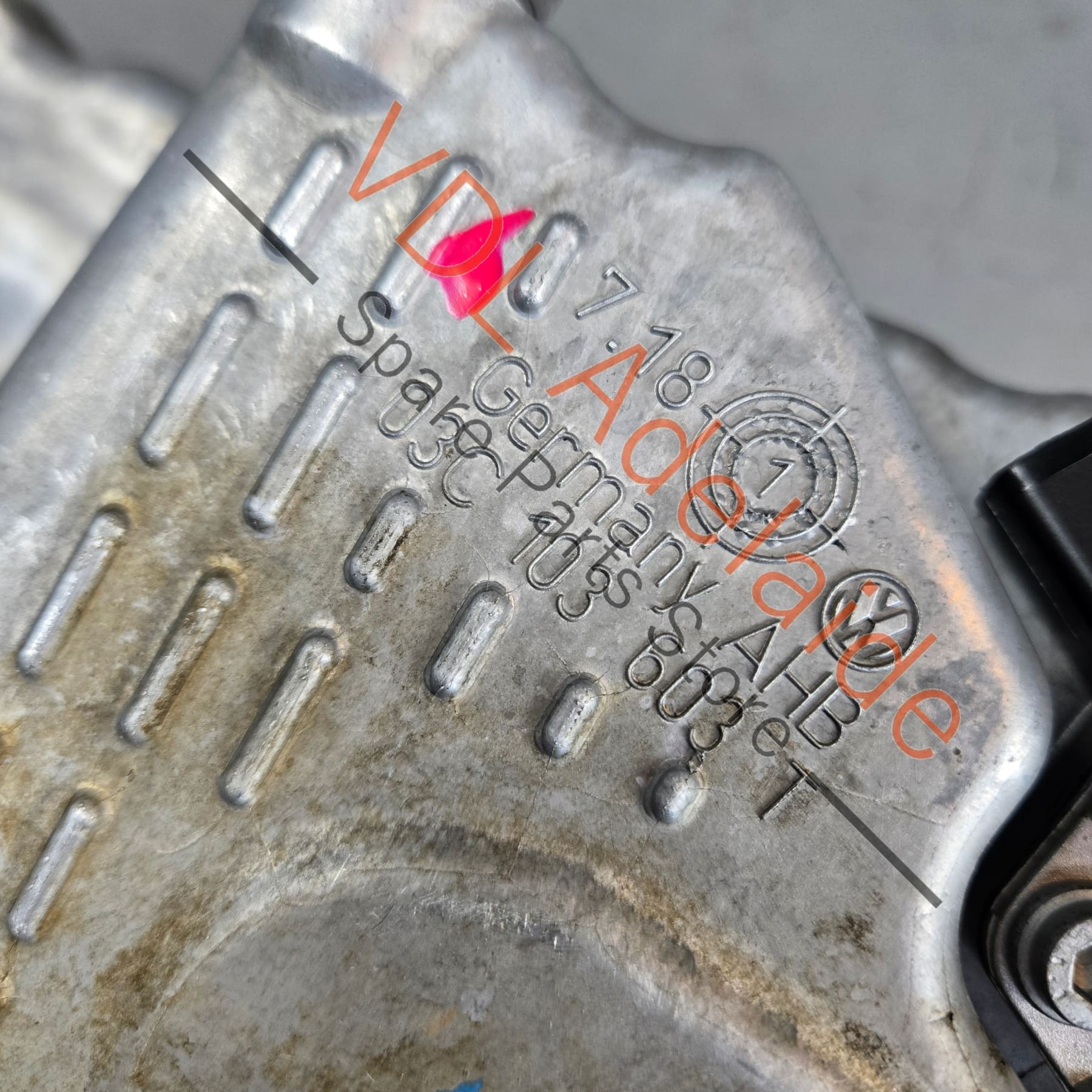 03C103603T 1J0907660F 1J0907660C  VW 1.4 CAV Engine Oil Sump 03C103603T w Oil Level Sensor 1J0907660F