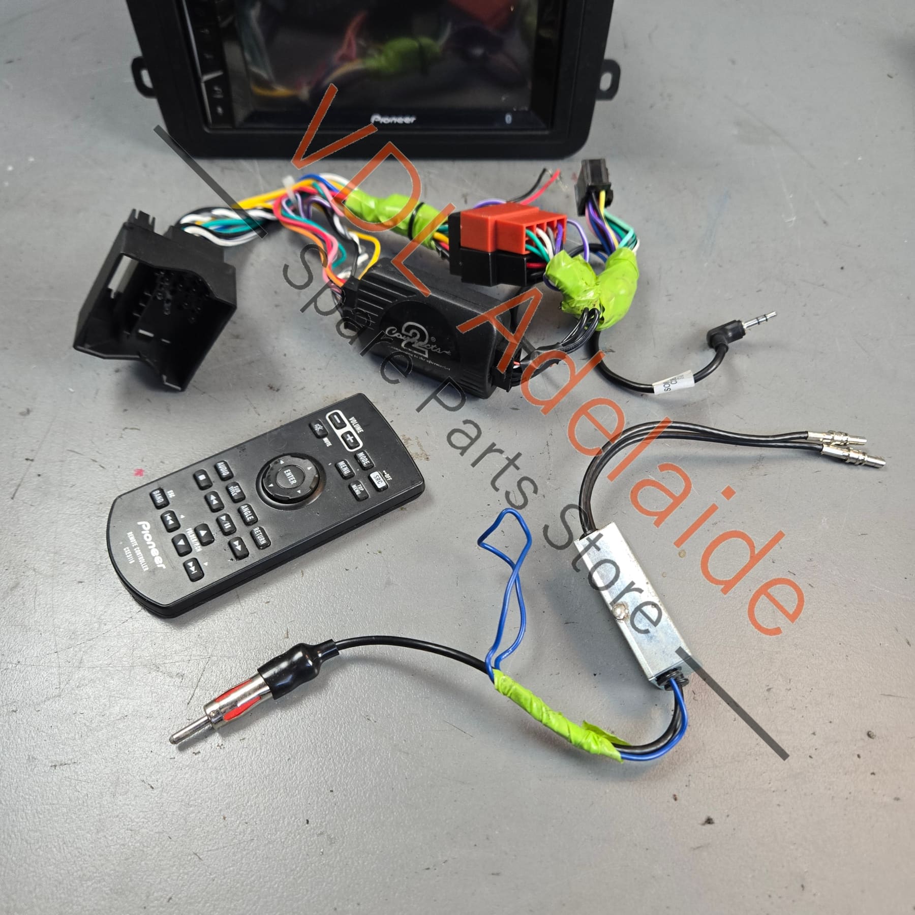 AVH-Z2050BT    Aftermarket Pioneer Radio Unit with Bluetooth for VW Cars AVH-Z2050BT