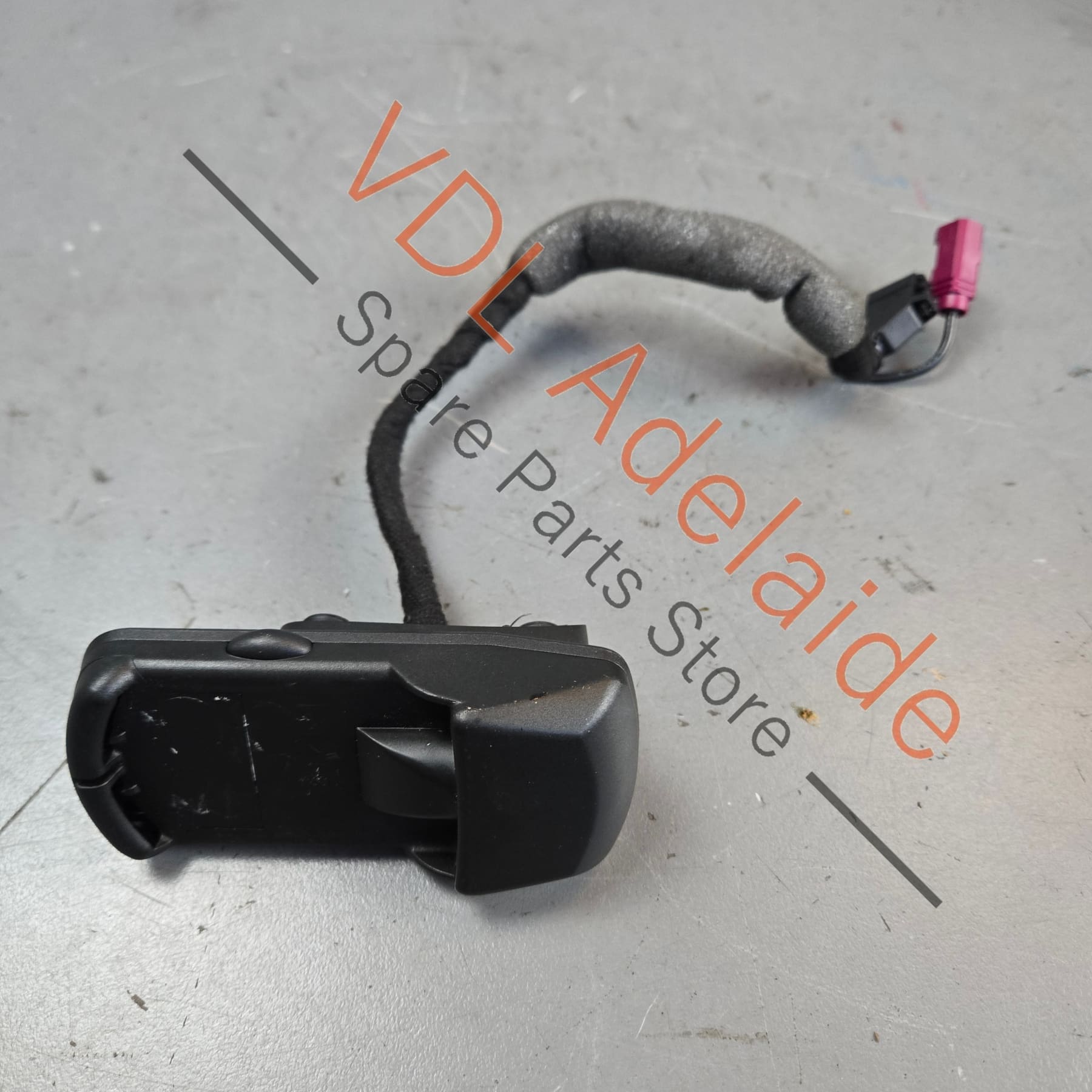     VW Polo 6R Dashboard Bluetooth Touch Module Adapter Clip Kit Holster