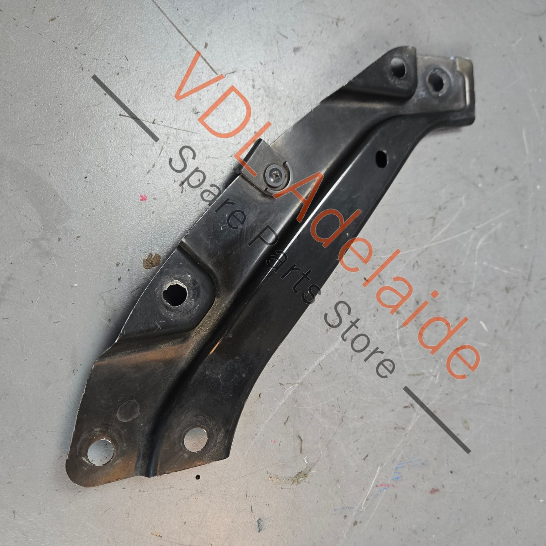 6R0805932A    VW Polo 6R Radiator Support Bracket Right 6R0805932A