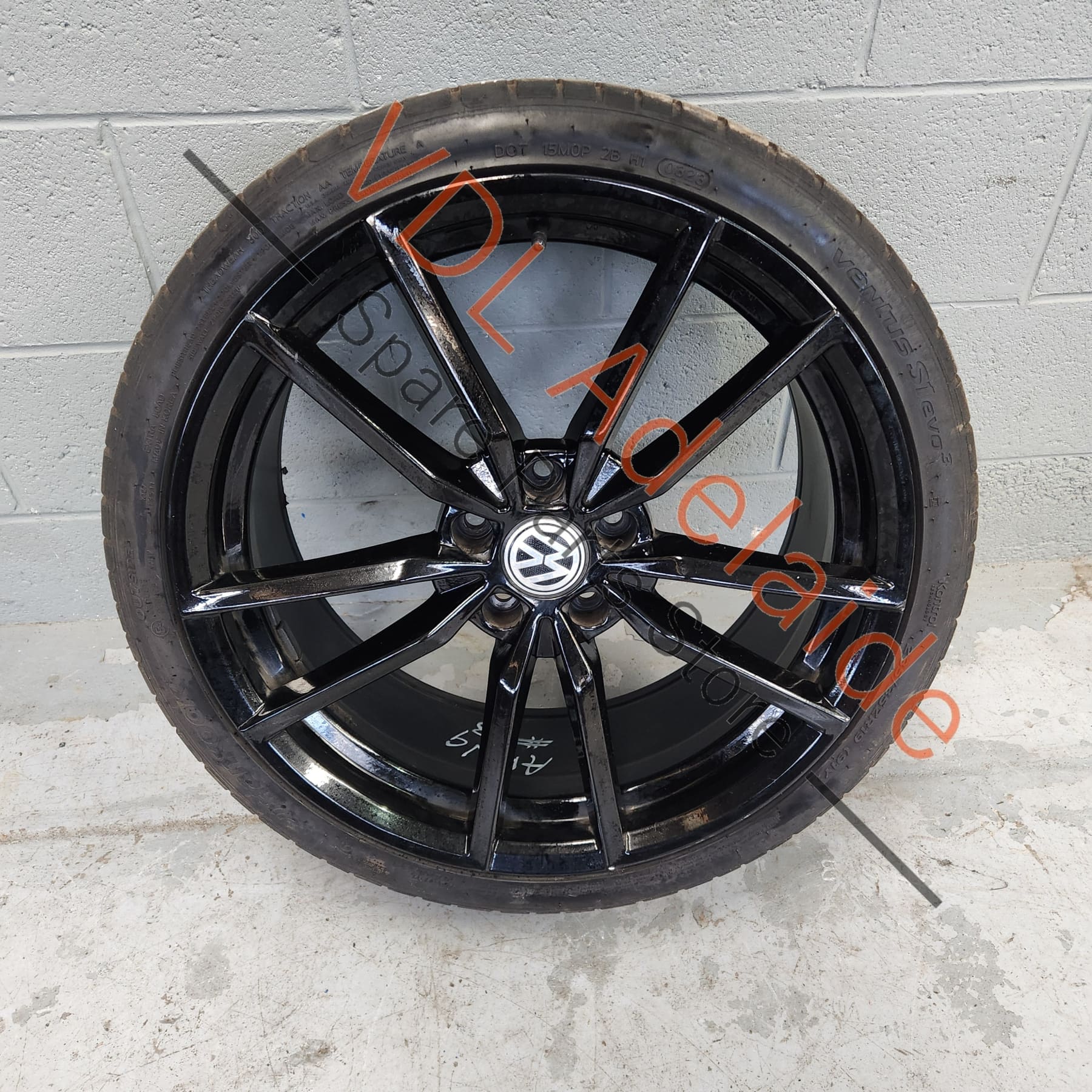 5G0601025AJAX1 5G0601025AJ   VW Golf 19in Pretoria style alloy wheel Straight & free of cracks 19x8.5 ET 45 #03