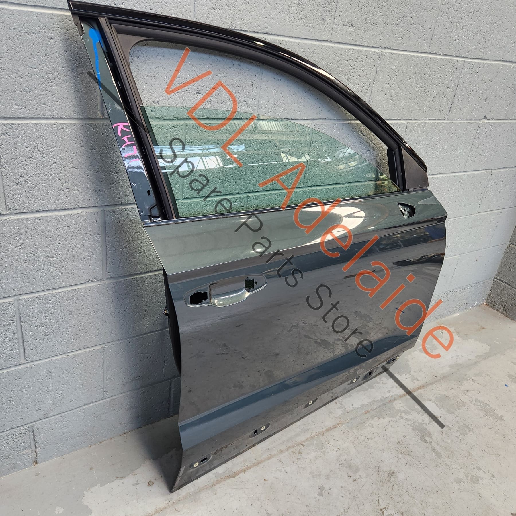 575831052E  Cupra Ateca Front Right Door Shell w Glass 9S / X6T Camouflage Green Metallic 575831052E