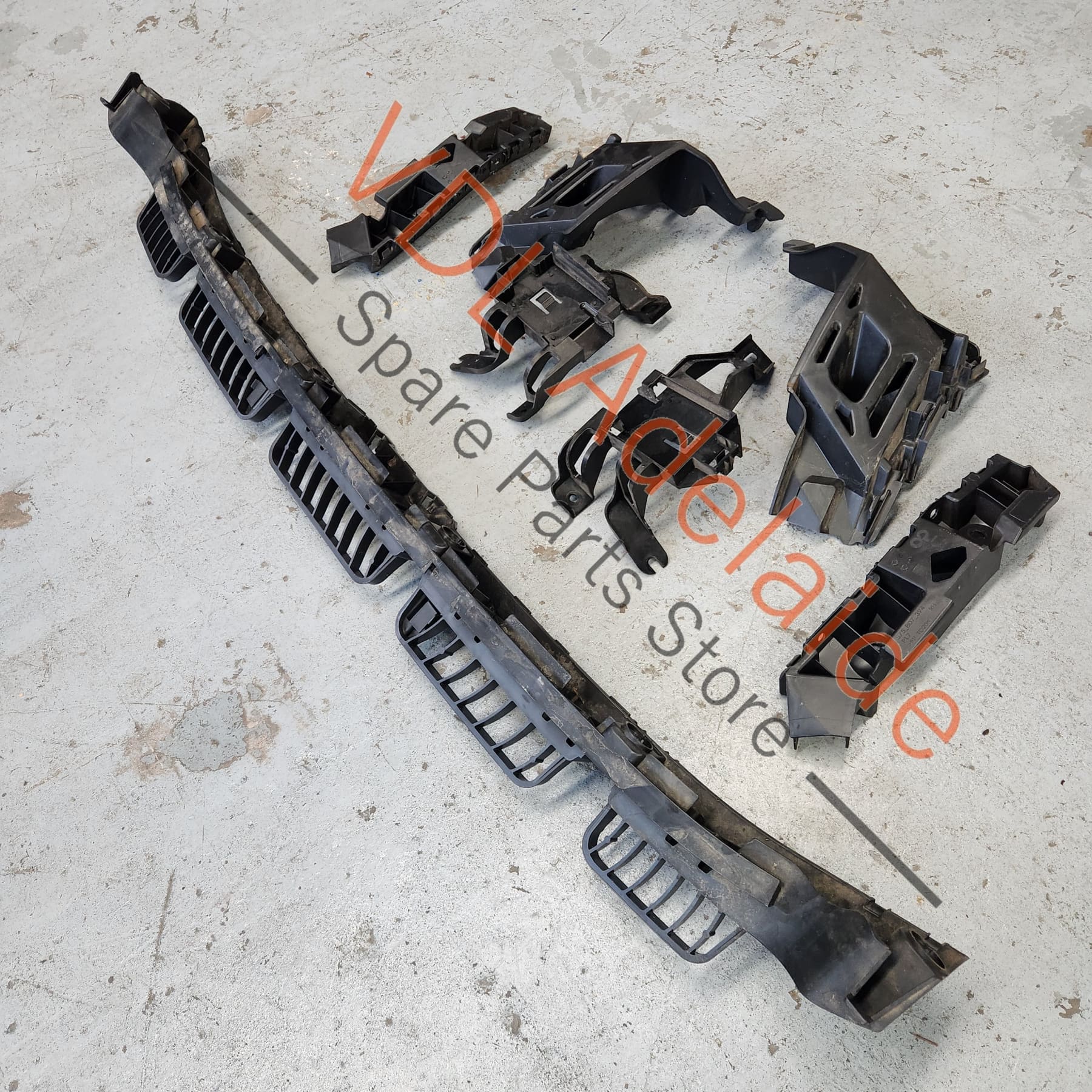 575 807 421 G  GRU 575 807 568 D  9DG Cupra Ateca Rear Bumper Cover w Diffuser 9S / X6T Camouflage Green Metallic