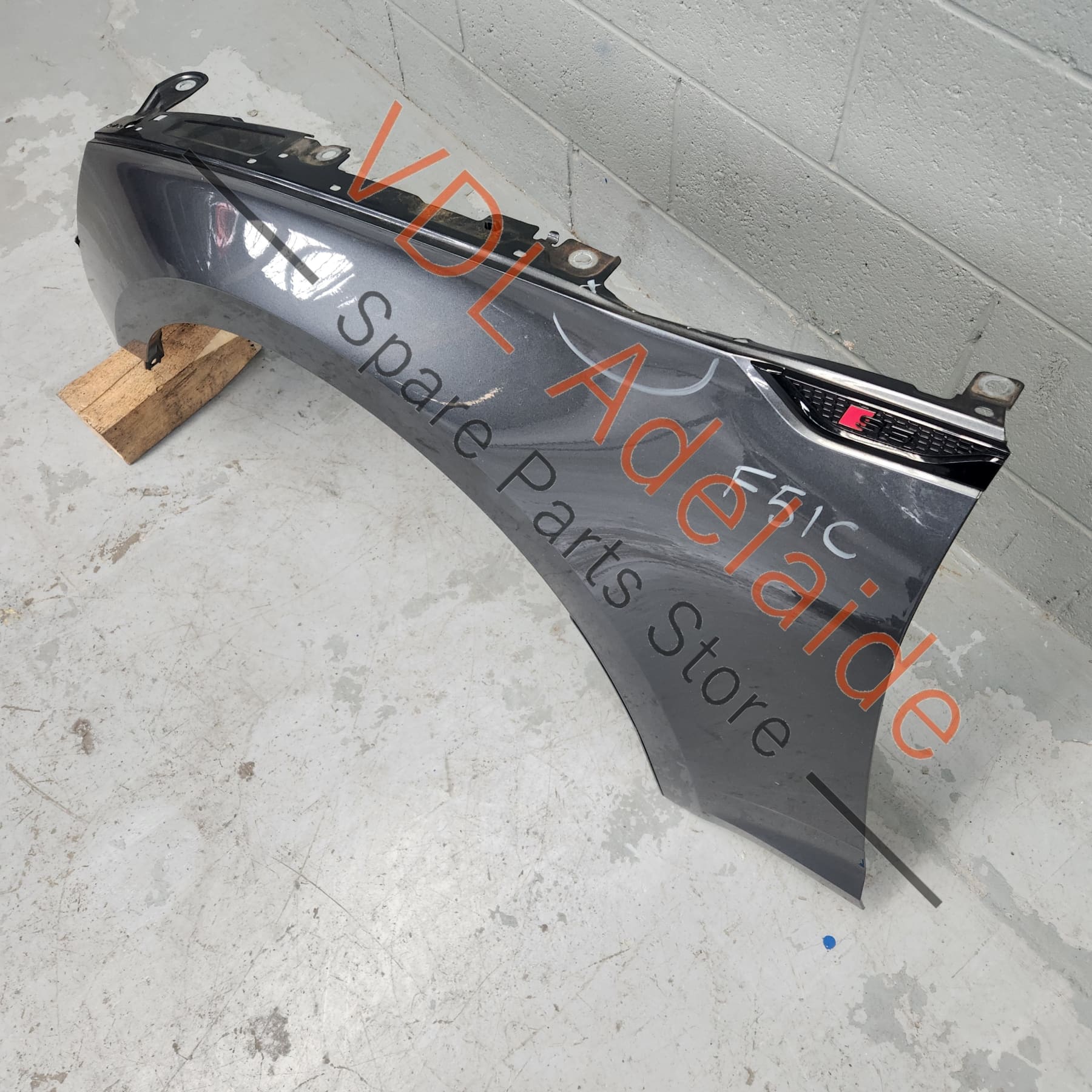 8W6821105B    Audi A5 S5 Front Left Quarter Fender Mudguard Panel 8W6821105B Daytona Grey Pearl LZ7S/6Y/Z7S