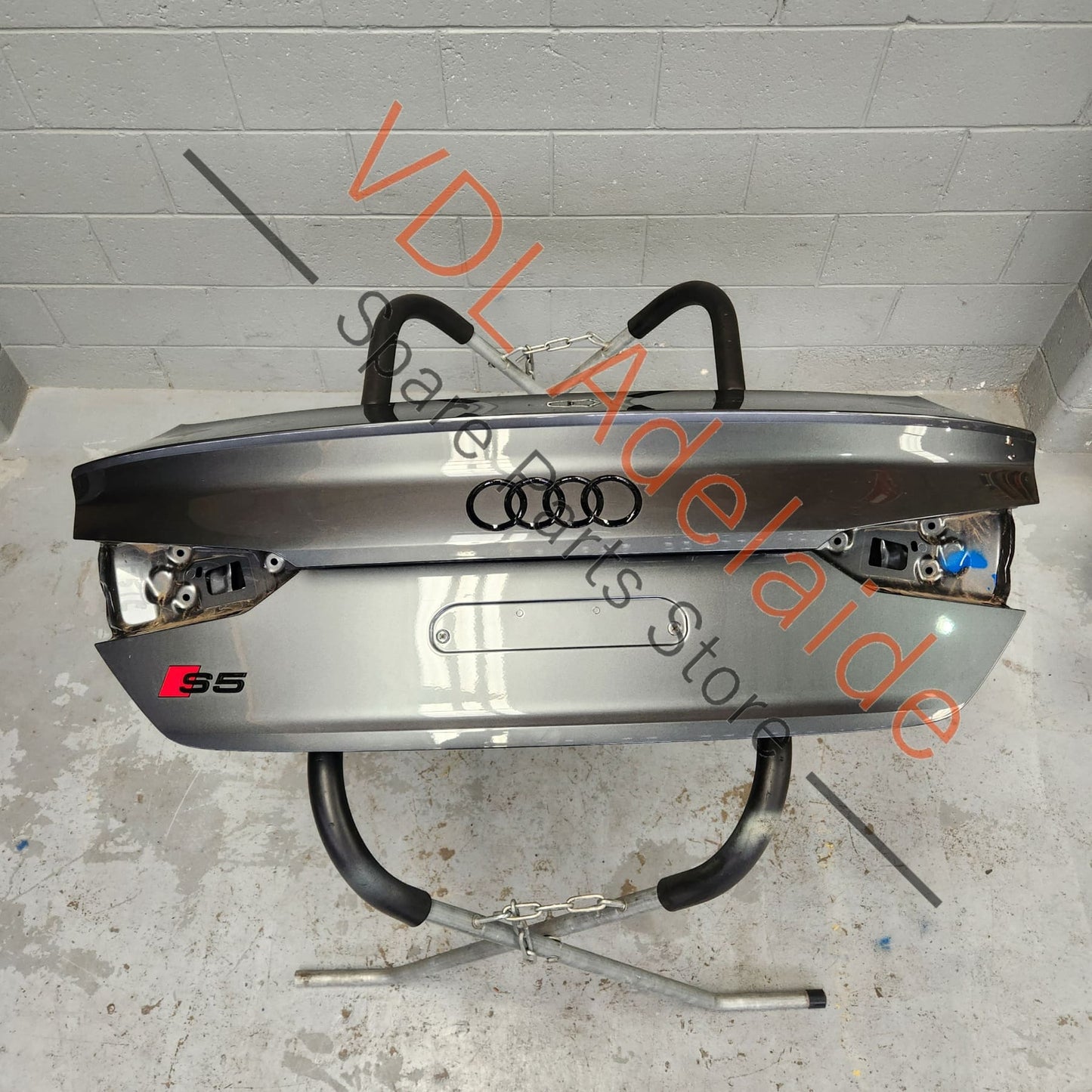 8W6827933CGRU 8W6827025E   Audi A5 S5 RS5 F5 Rear Boot Lid Trunk Hatch Panel with Spoiler 8W6827025E 8W6827933C GRU Daytona Grey Pearl LZ7S/6Y/Z7S