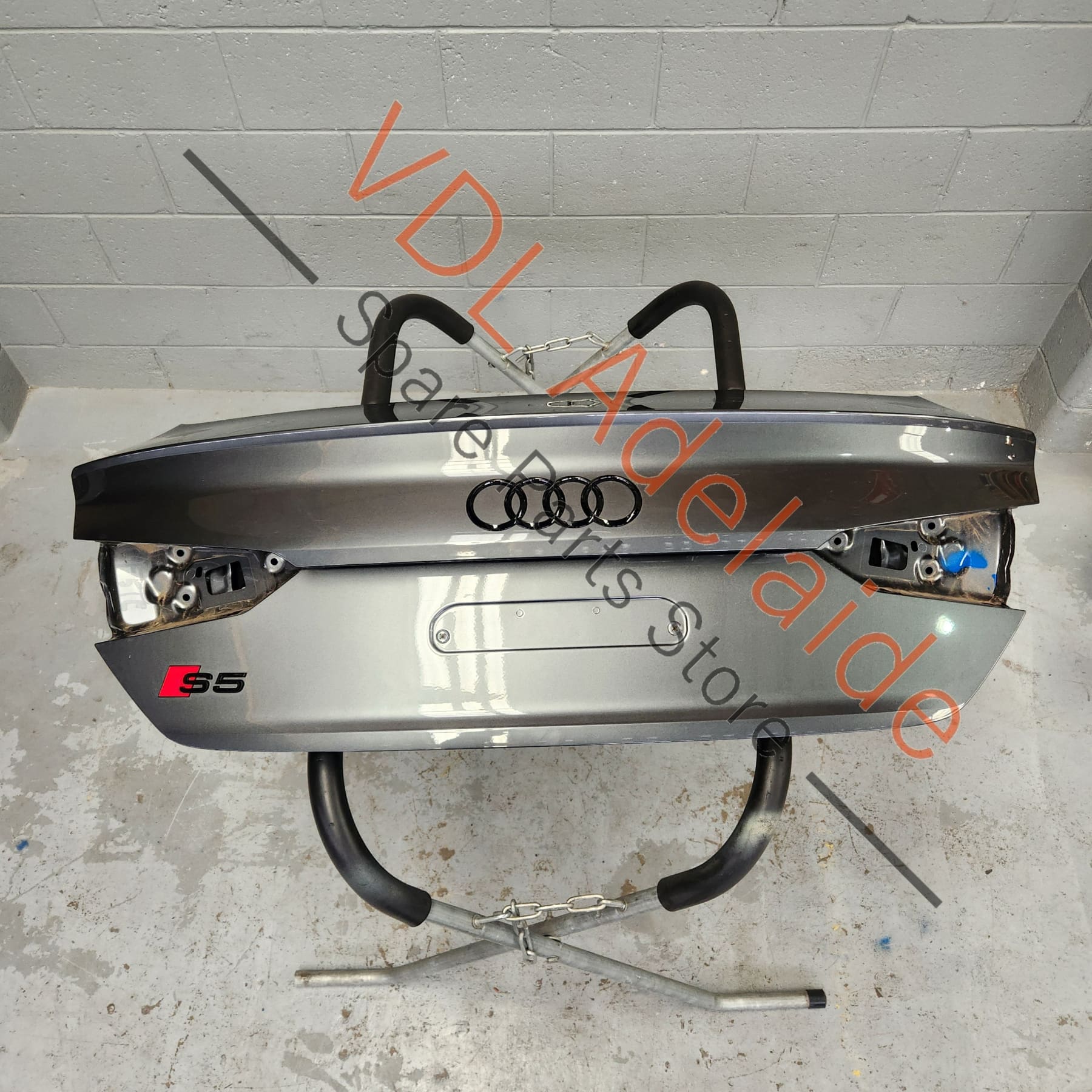 8W6827933CGRU 8W6827025E   Audi A5 S5 RS5 F5 Rear Boot Lid Trunk Hatch Panel with Spoiler 8W6827025E 8W6827933C GRU Daytona Grey Pearl LZ7S/6Y/Z7S