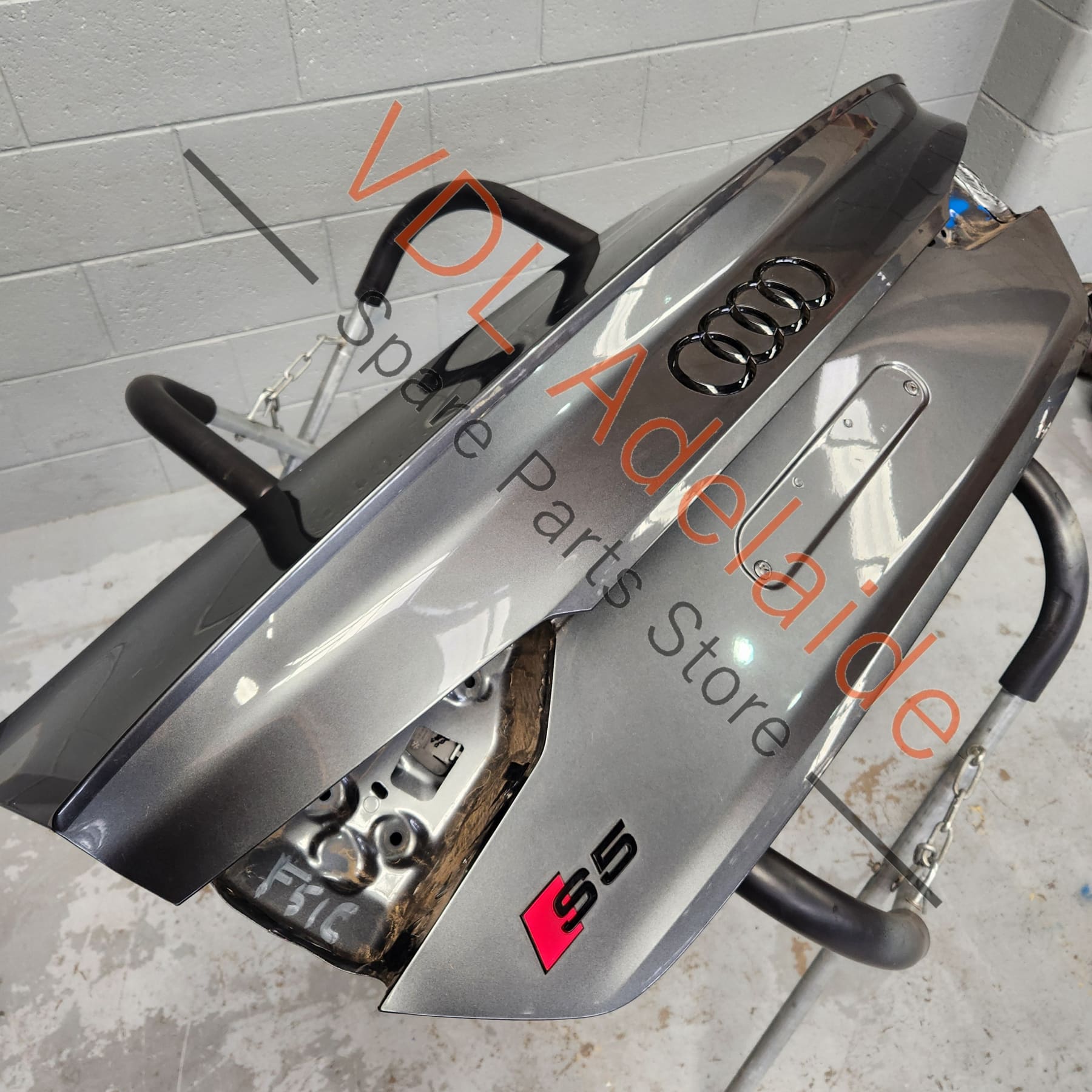 8W6827933CGRU 8W6827025E   Audi A5 S5 RS5 F5 Rear Boot Lid Trunk Hatch Panel with Spoiler 8W6827025E 8W6827933C GRU Daytona Grey Pearl LZ7S/6Y/Z7S