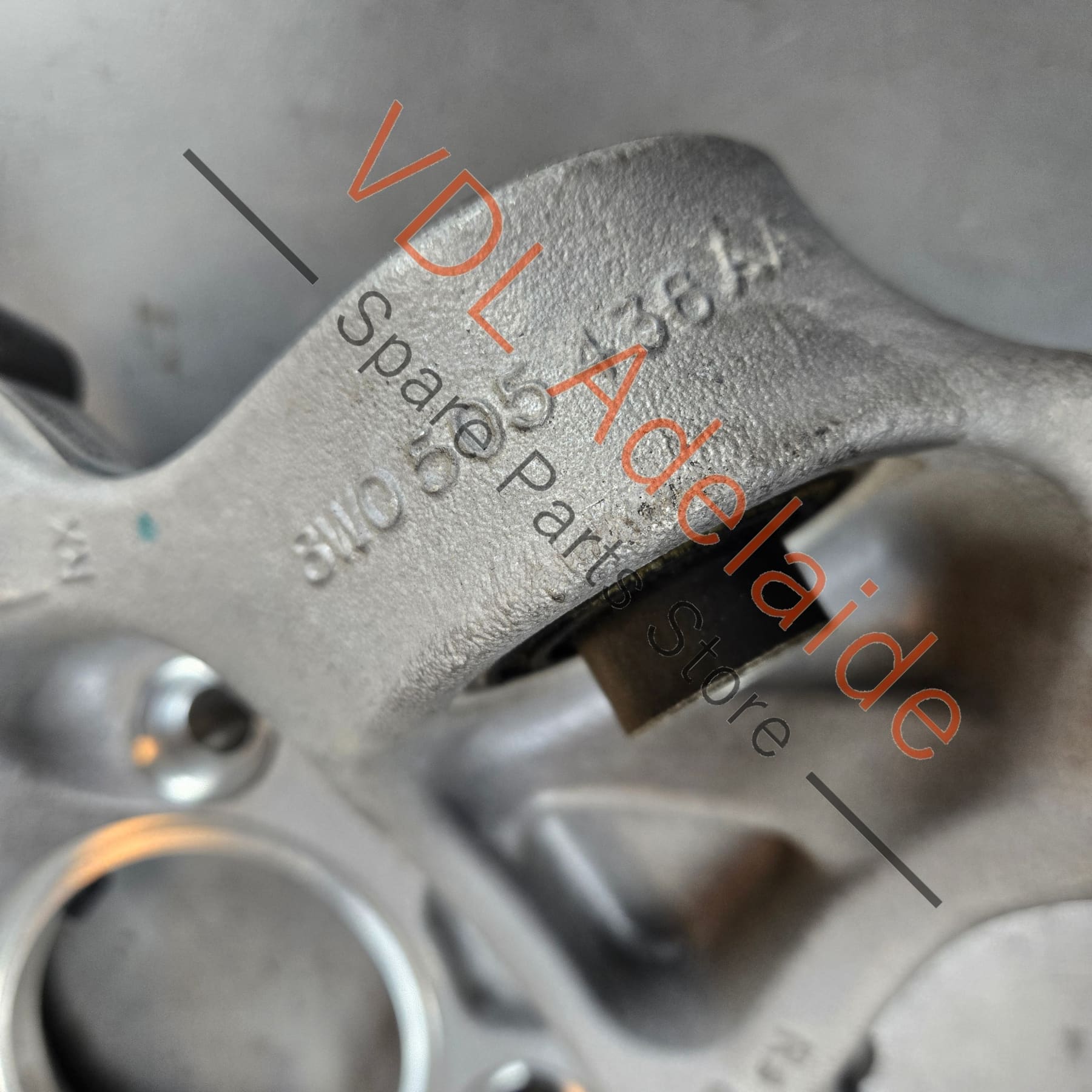 8W0505432Q 8W0505460D   Audi A4 A5 RS5 RS4 Rear Right Wheel Hub Knuckle Bearing Housing 8W0505432Q 8W0505460D