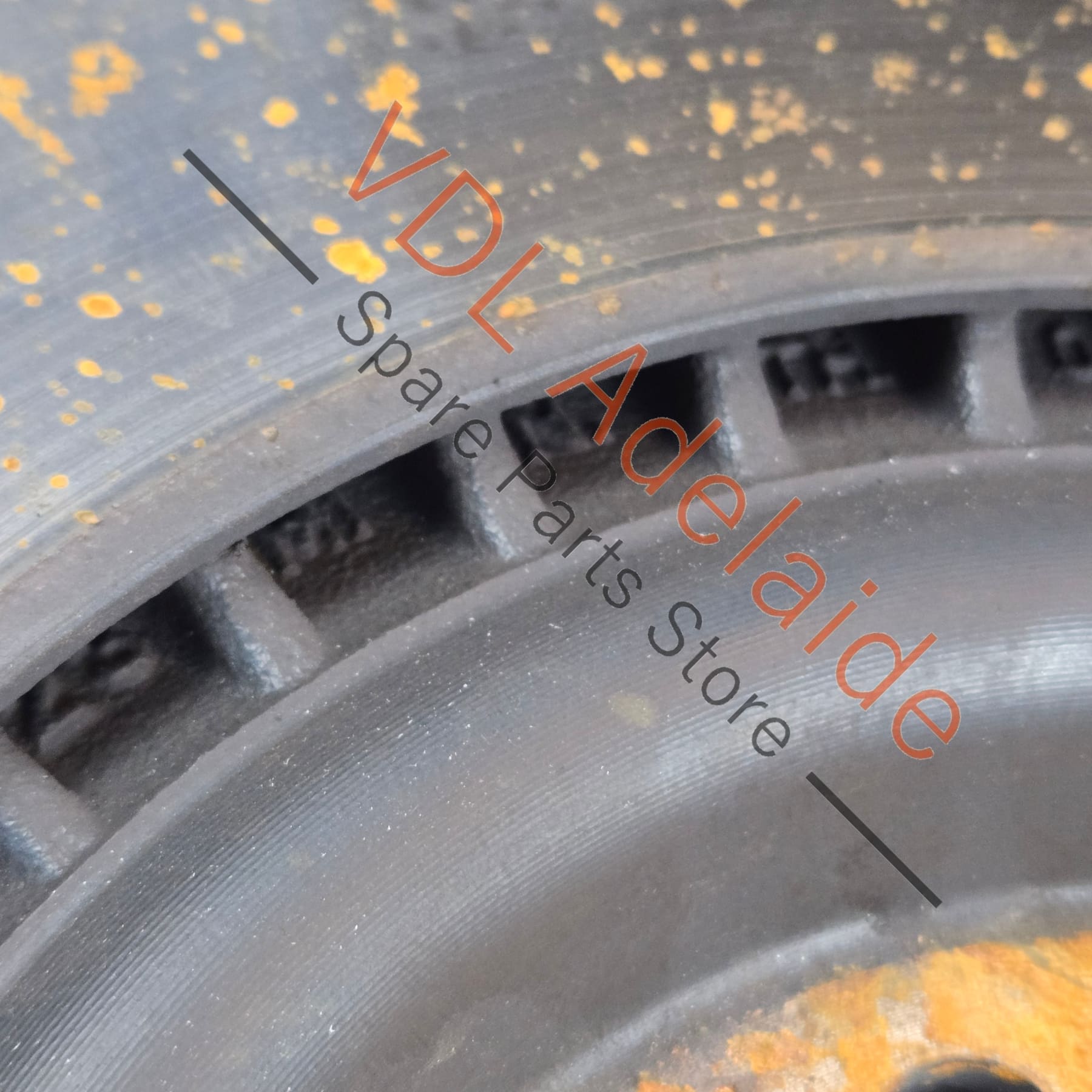 8W0615601K    Audi S5 S4 B9 Rear Brake Disc Rotor Set 330x22mm 8W0615601K 80% remaining life