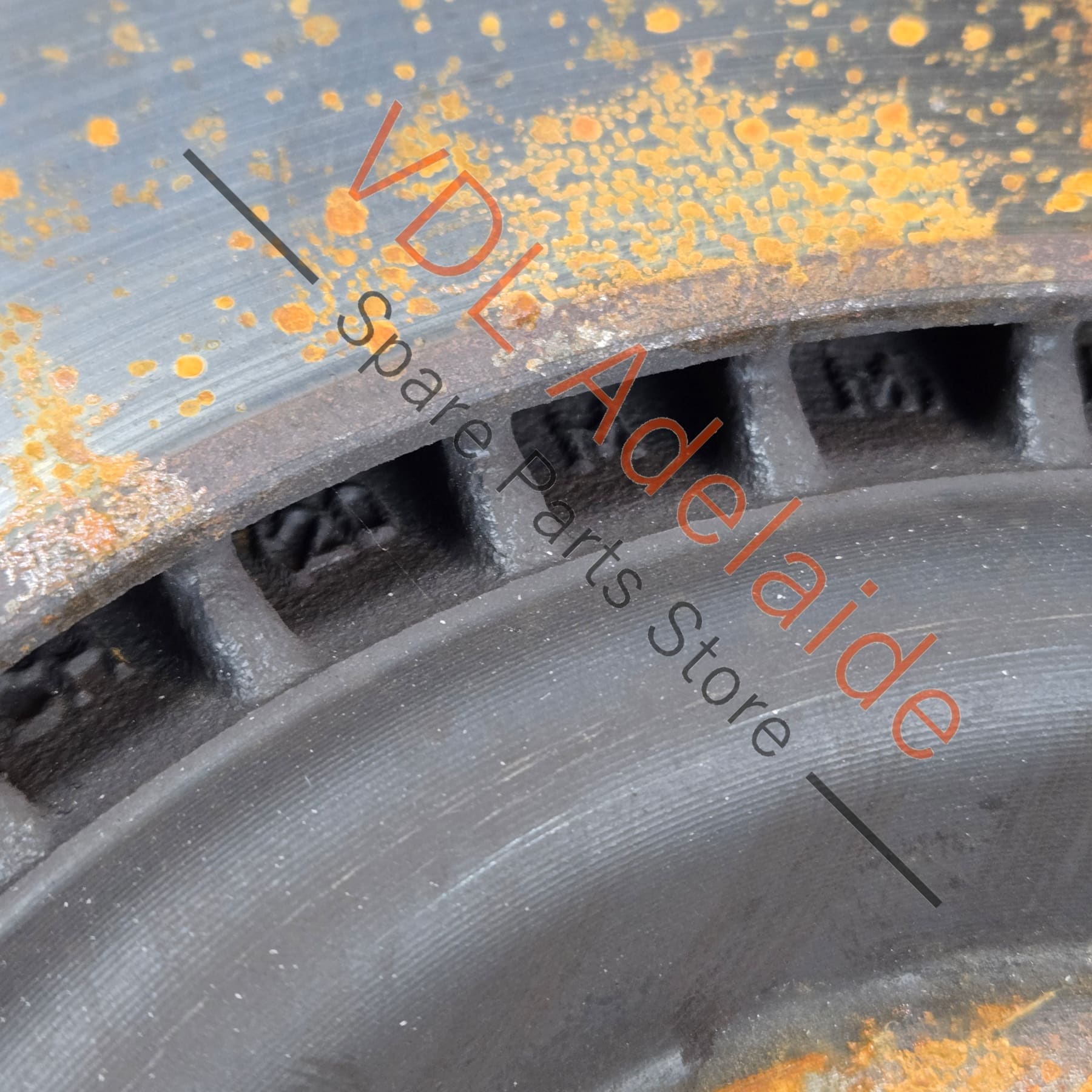 8W0615601K    Audi S5 S4 B9 Rear Brake Disc Rotor Set 330x22mm 8W0615601K 80% remaining life