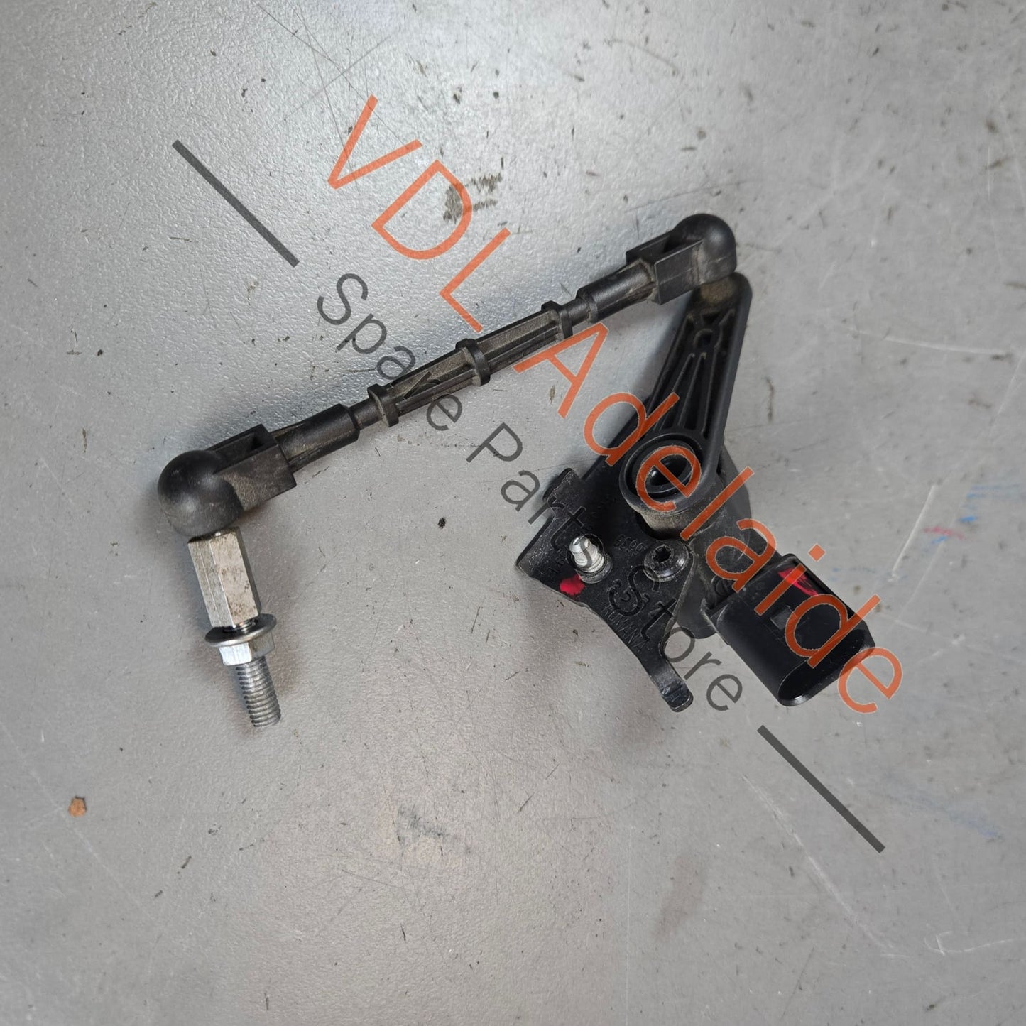 8W0941309E    Audi B9 A4 A5 S4 S5 Rear Left Suspension Level Sensor 8W0941309E