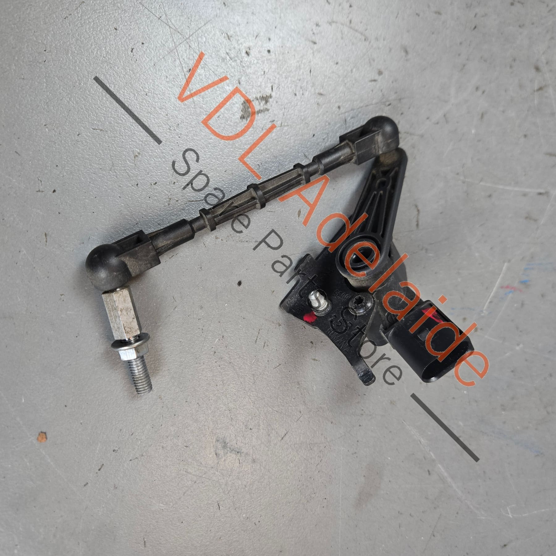 8W0941309E    Audi B9 A4 A5 S4 S5 Rear Left Suspension Level Sensor 8W0941309E