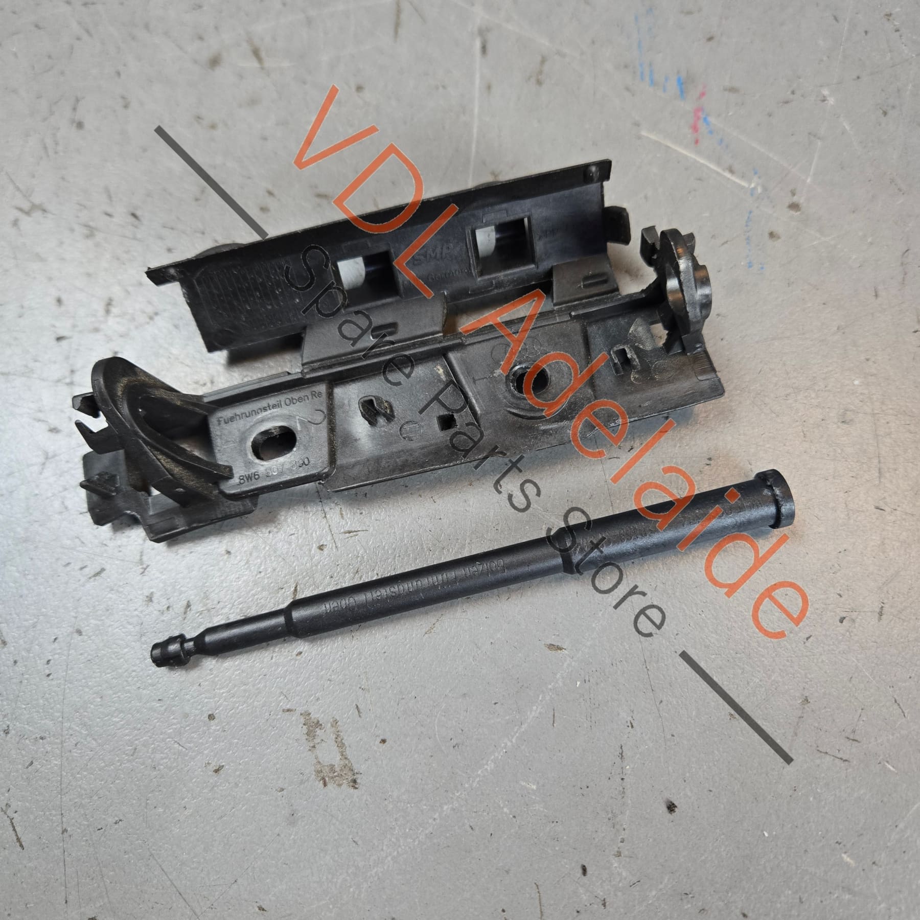 8W6807890    Audi A5 S5 A5 B9 Right Side Rear Bumper Retaining Bracket 8W6807890