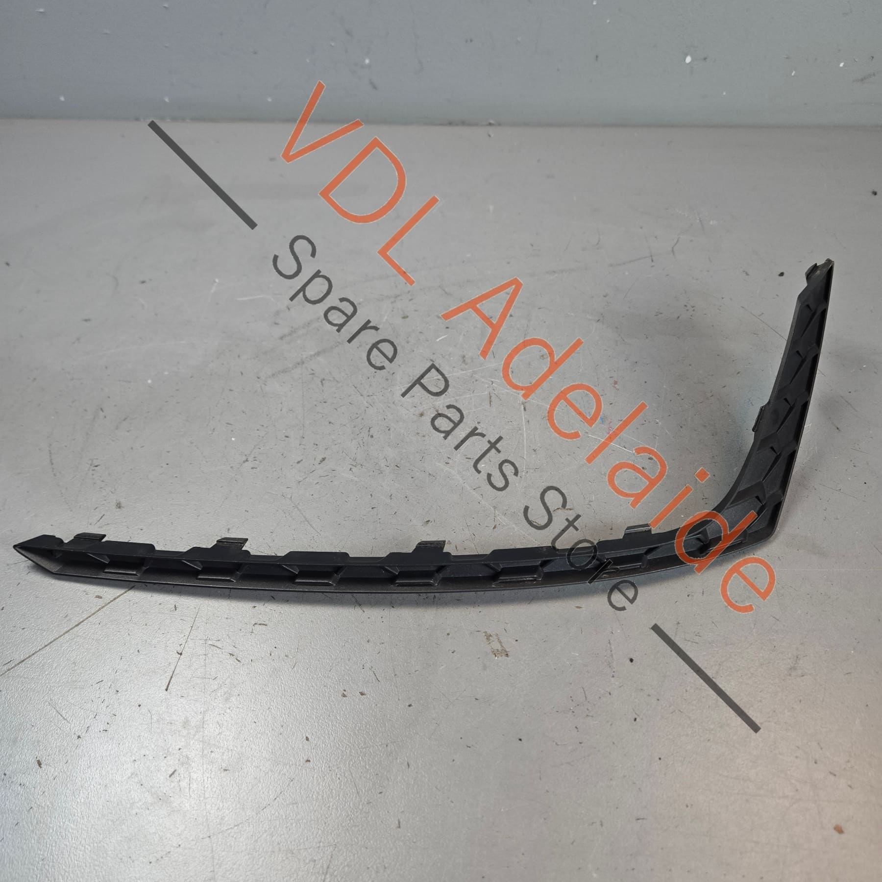 
8W6807823C    Audi S5 B9 F5 Rear Left Bumper Honeycomb Trim Insert 8W6807823C