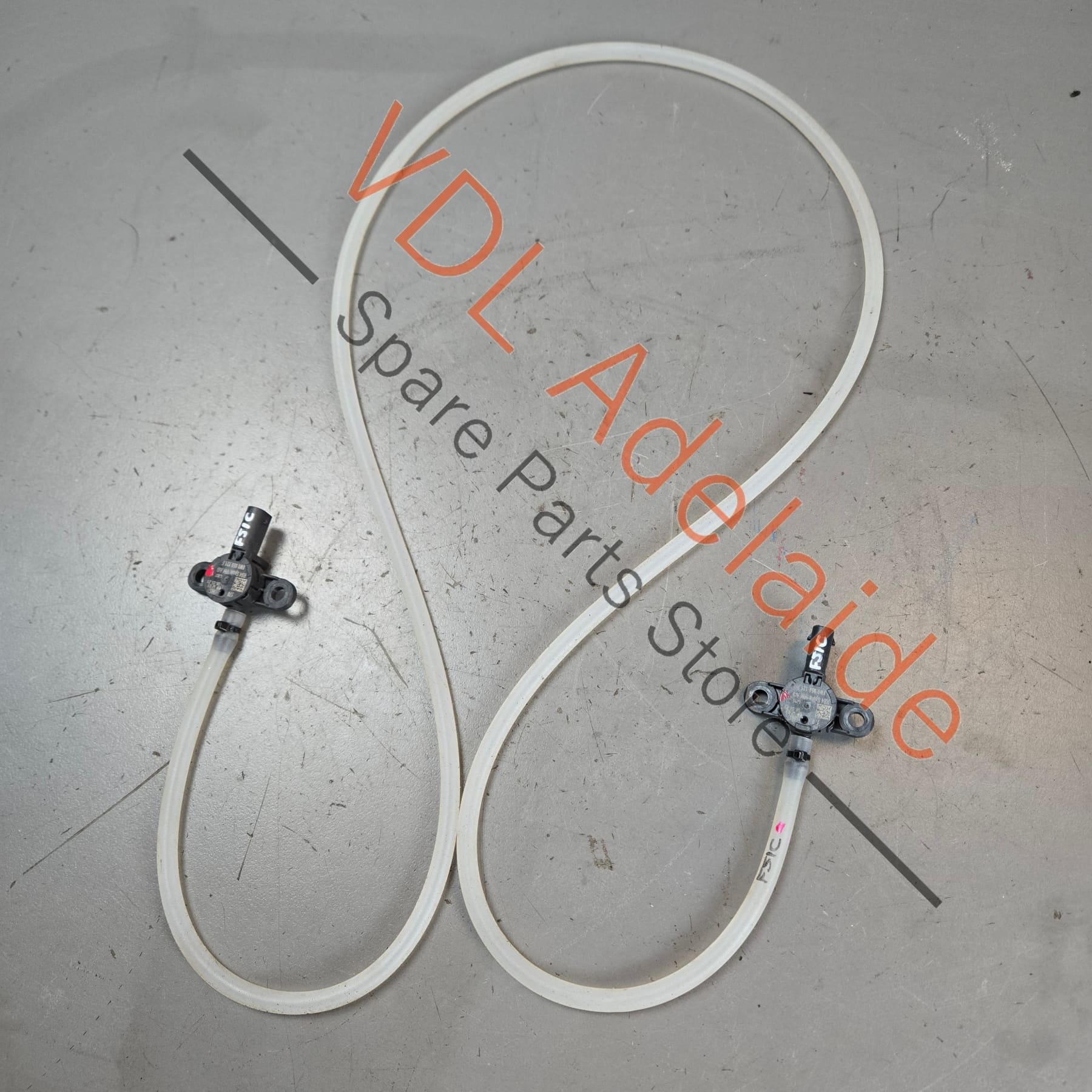 8W0959121F    Audi A5 S5 A4 S4 Front Bumper Pressure Hose Sensor for Pedestrian Protection Airbag SRS 8W0959121F